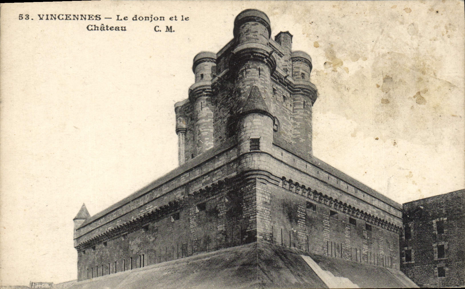 VINTAGE POSTCARD Vincennes the Keep And the Castle