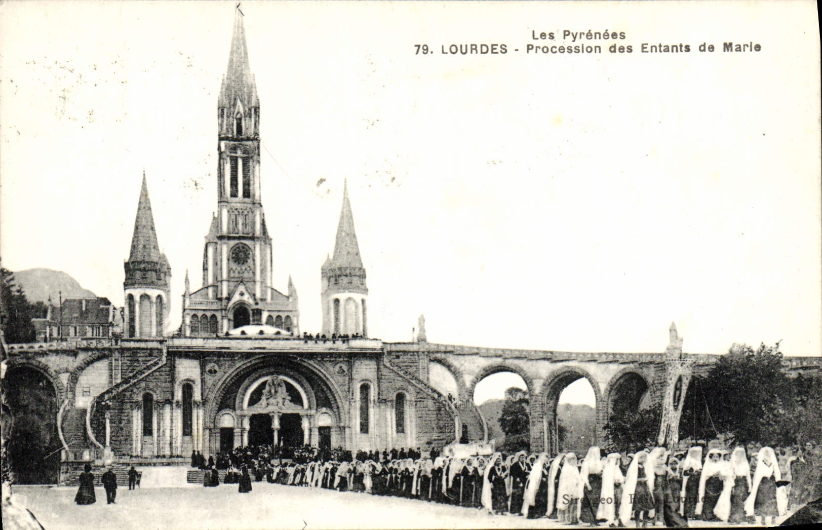 VINTAGE POSTCARD Heavy Procession Of Entants De Marle