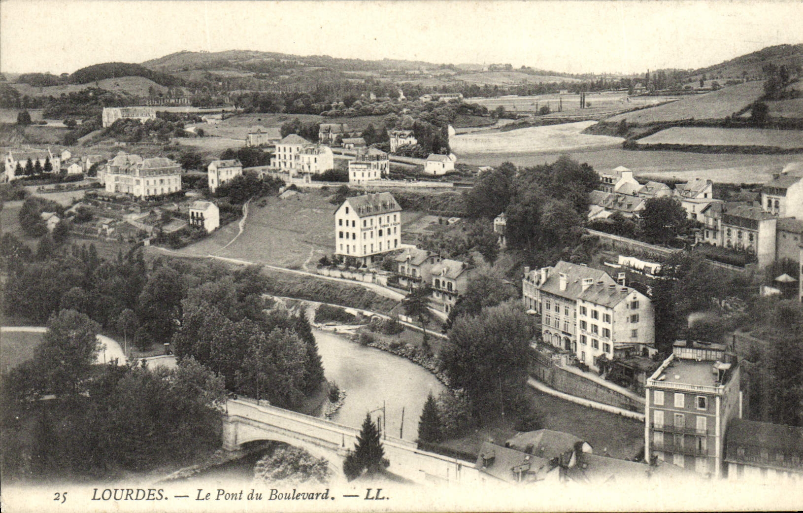 VINTAGE POSTCARD Heavy the Bridge Of the Boulevard