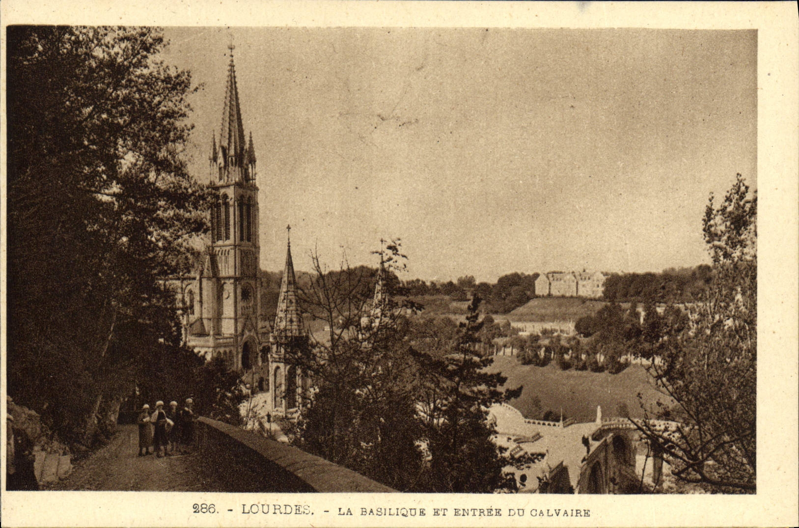 VINTAGE POSTCARD Heavy the Basilica And Entry Of the Martyrdom