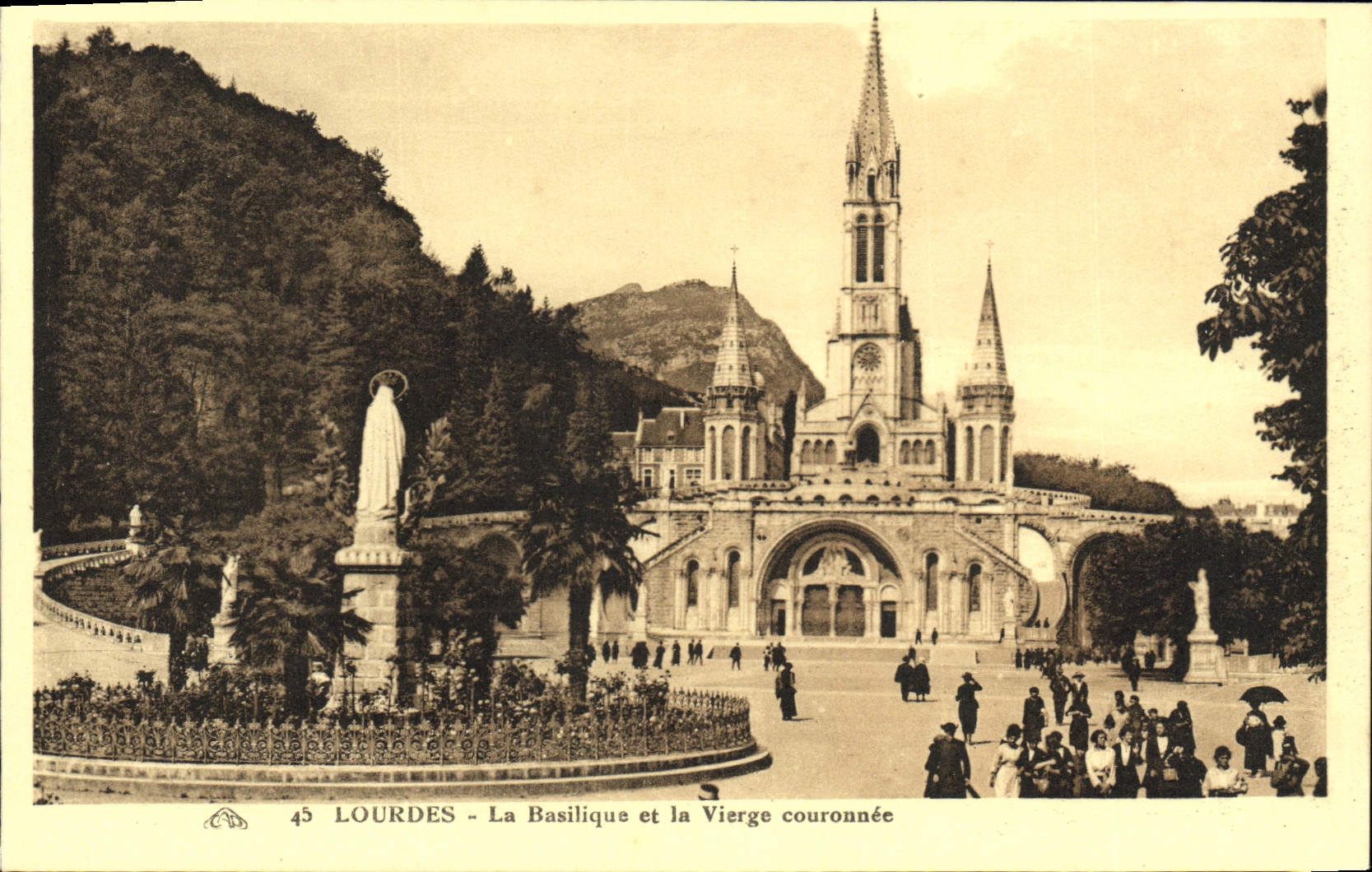 VINTAGE POSTCARD Heavy the Basilica the Basilica And the Couronnee Virgin