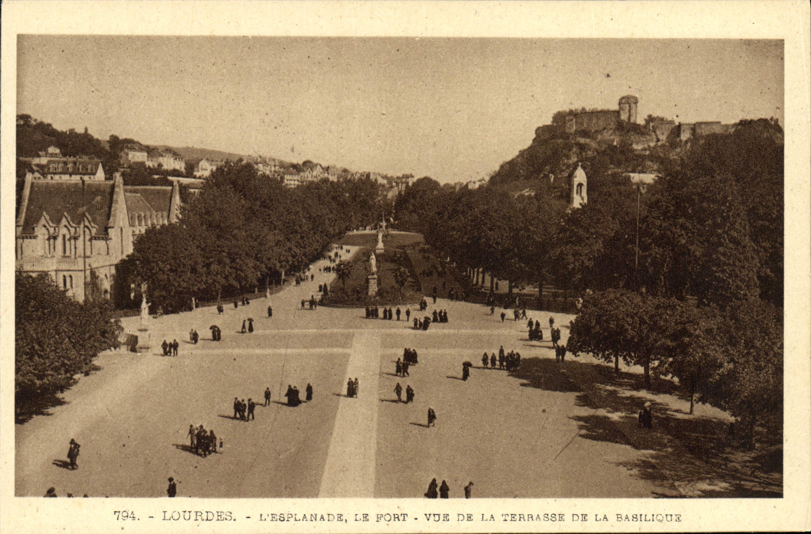 VINTAGE POSTCARD Heavy the Esplanade the Fort