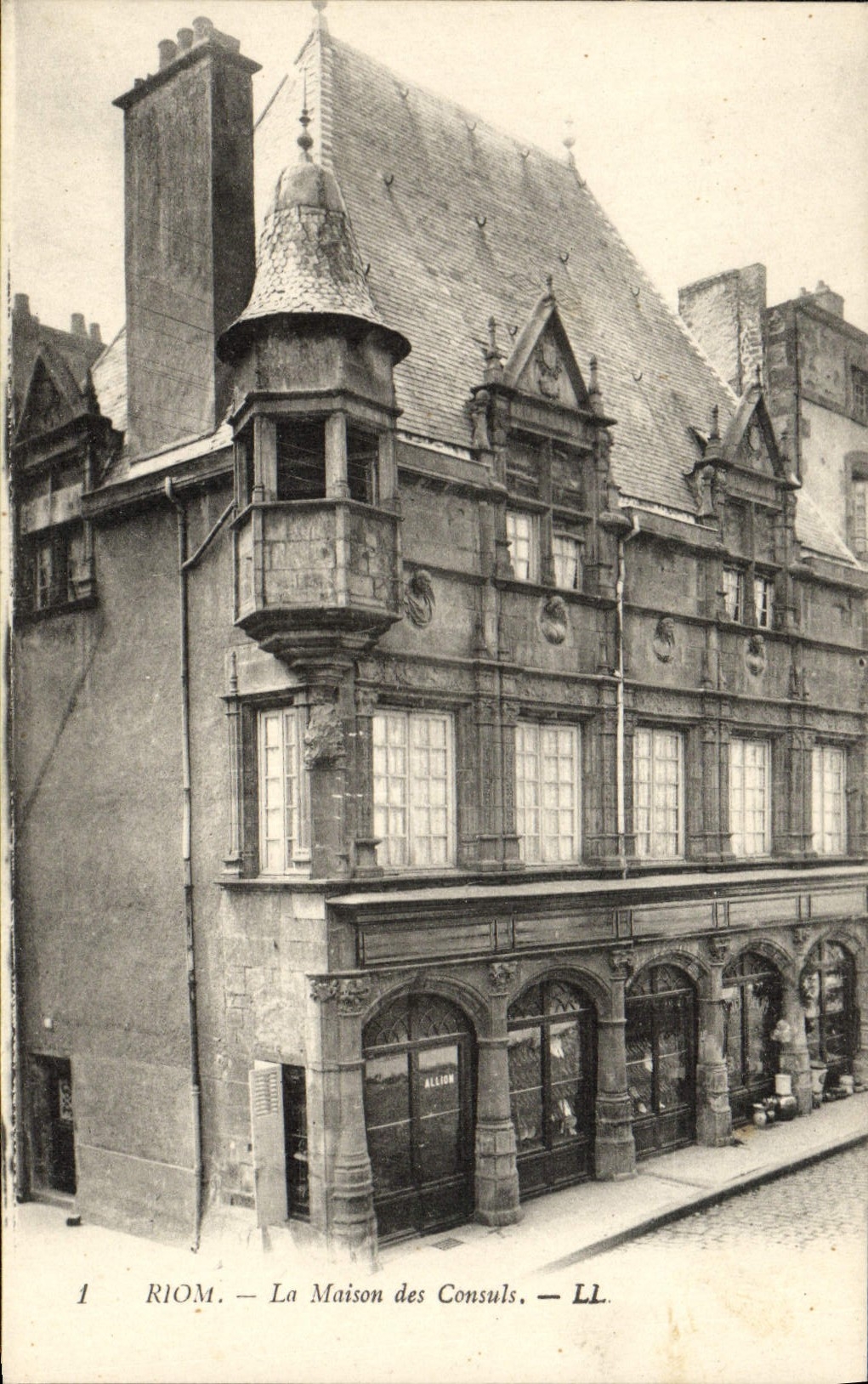 CPA Riom La maison des consuls 