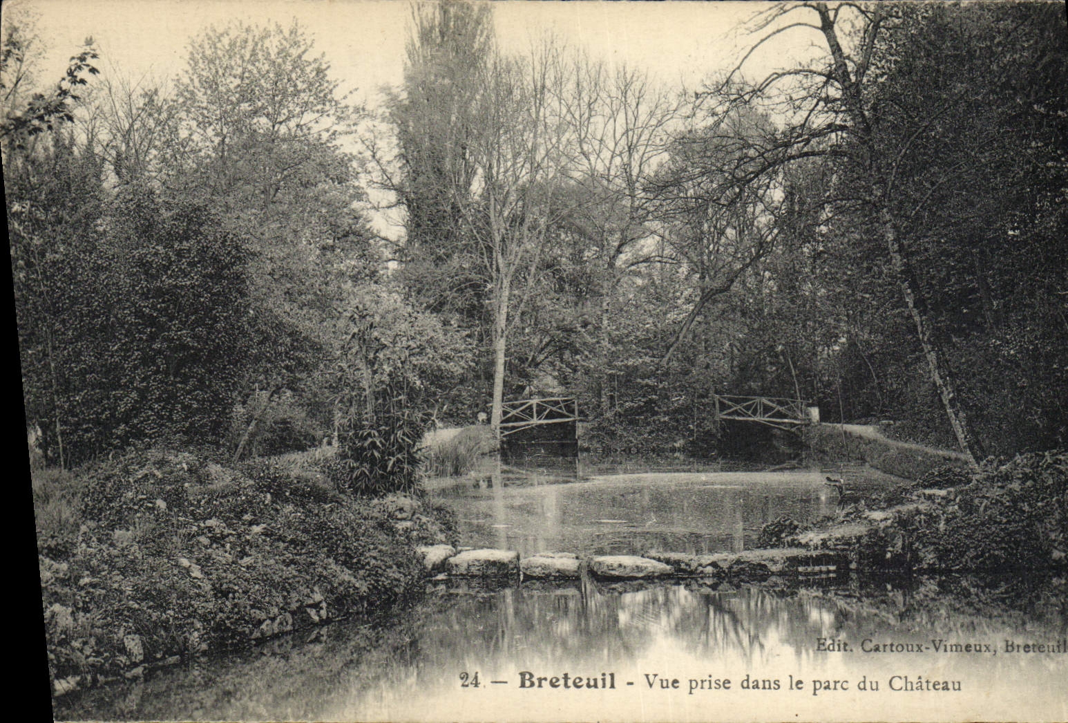 VINTAGE POSTCARD Breteuil Seen from in the park of the castle