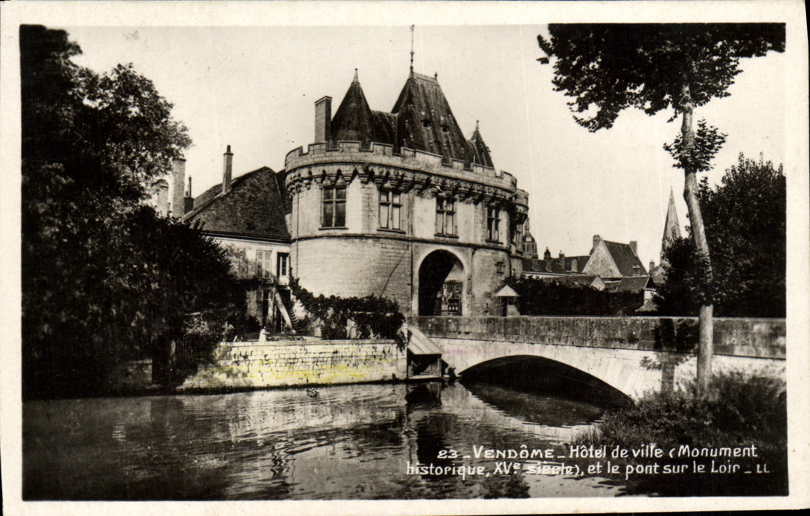 VINTAGE POSTCARD Vendome Town hall and the bridge on the Dormouse