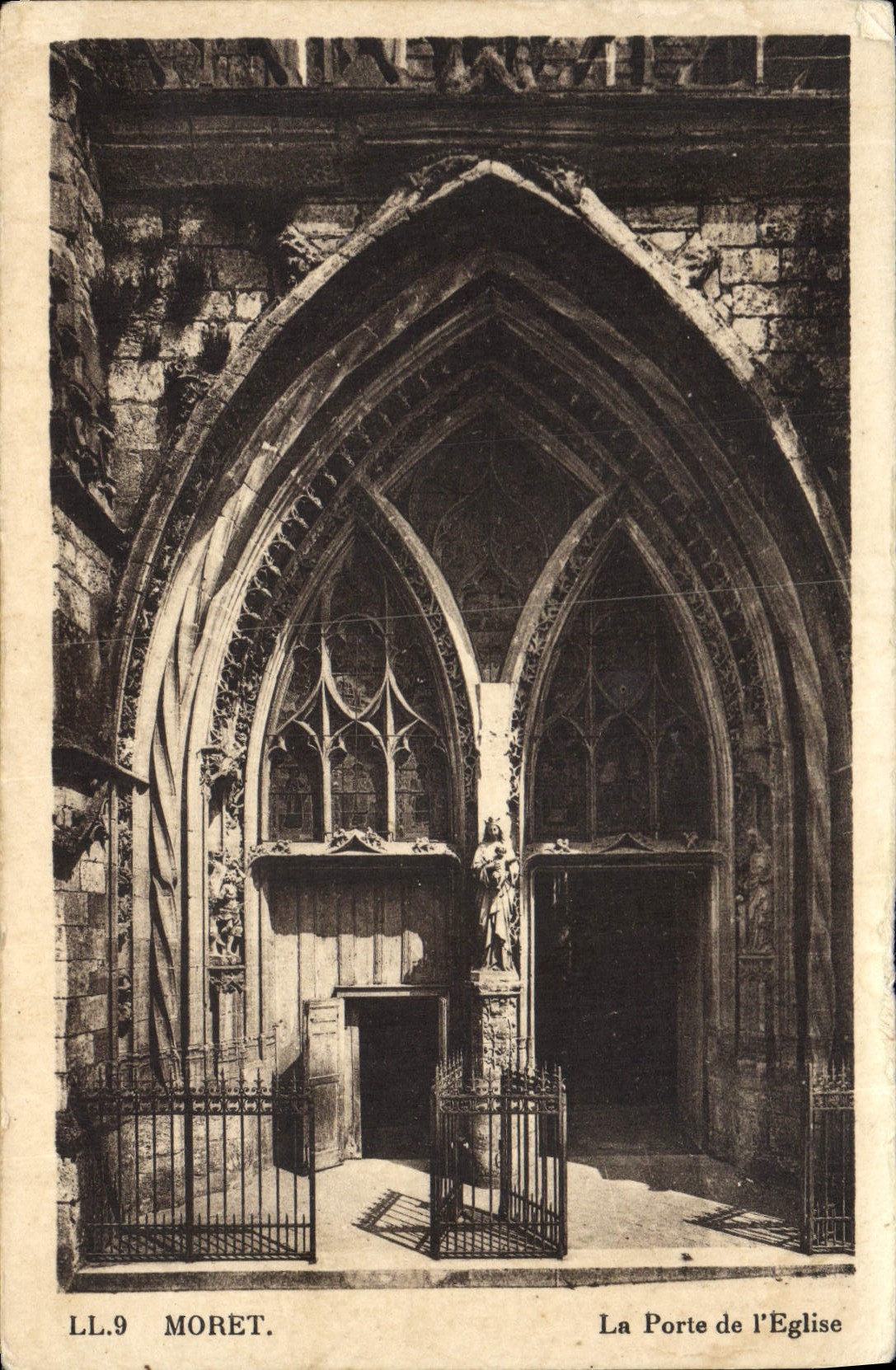 VINTAGE POSTCARD Moret the Gate De I' Eglise