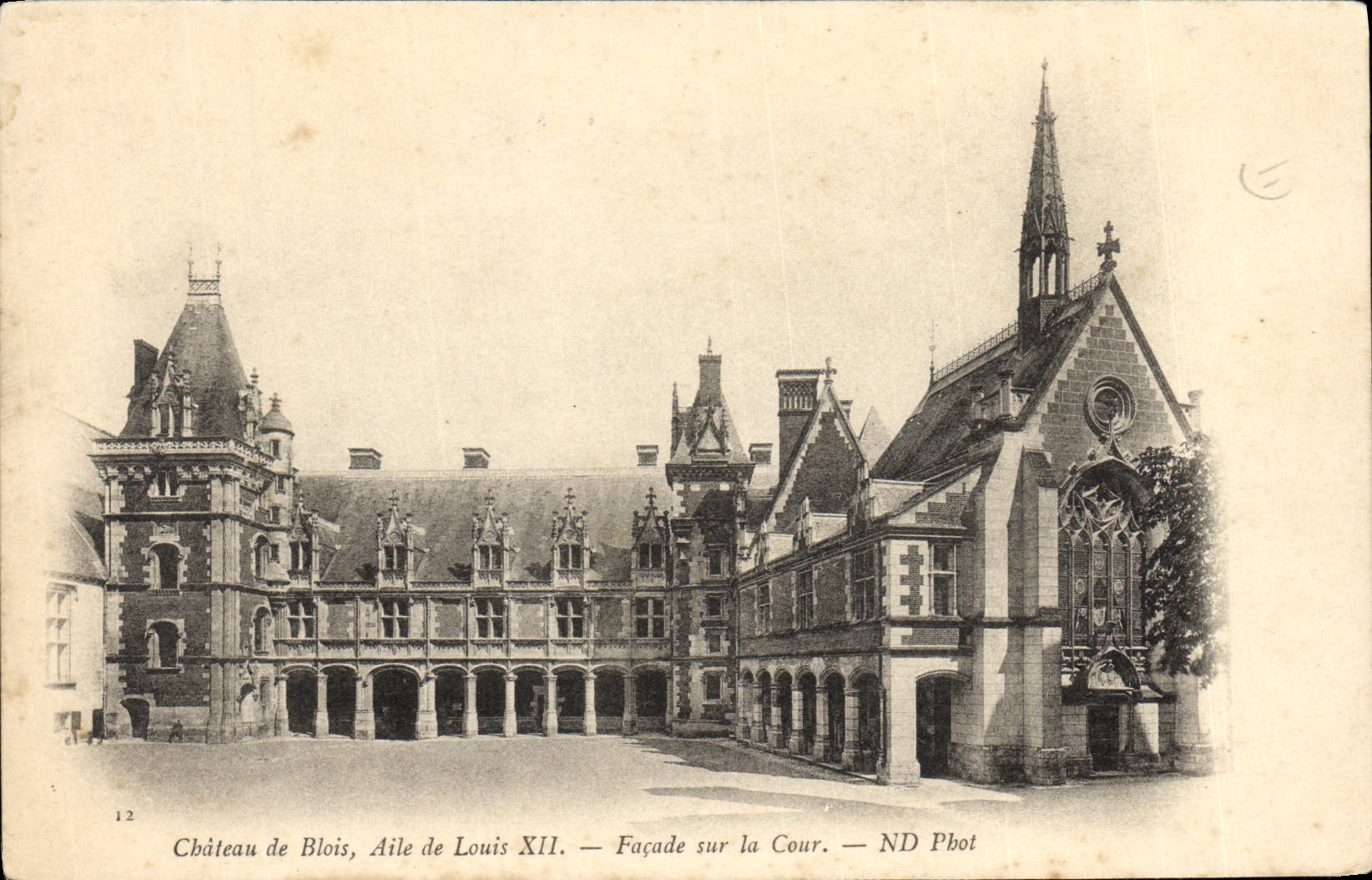 CPA Chateau De Blois Aile De Louis XII Facade sur la cour