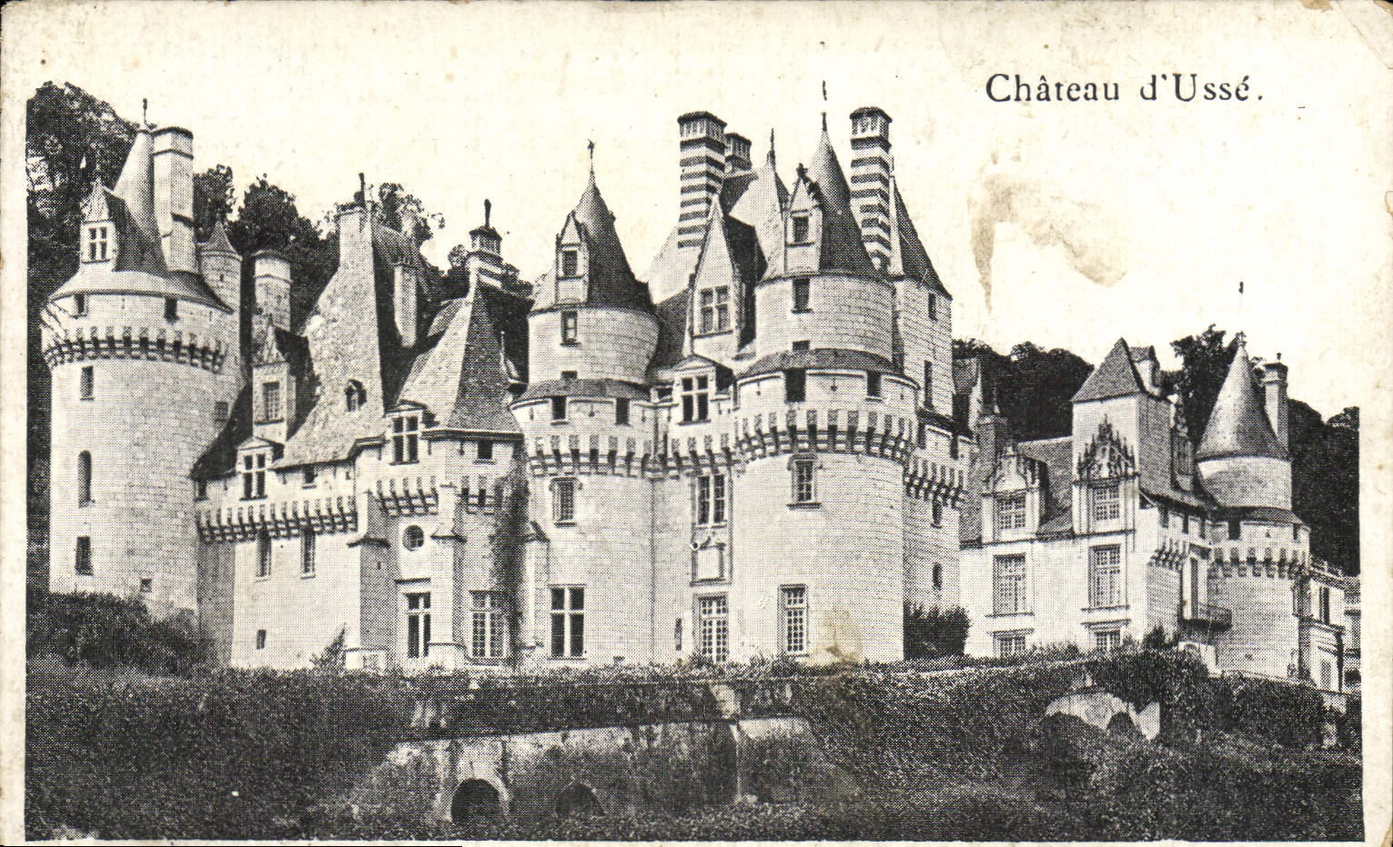 VINTAGE POSTCARD Castle of Worn