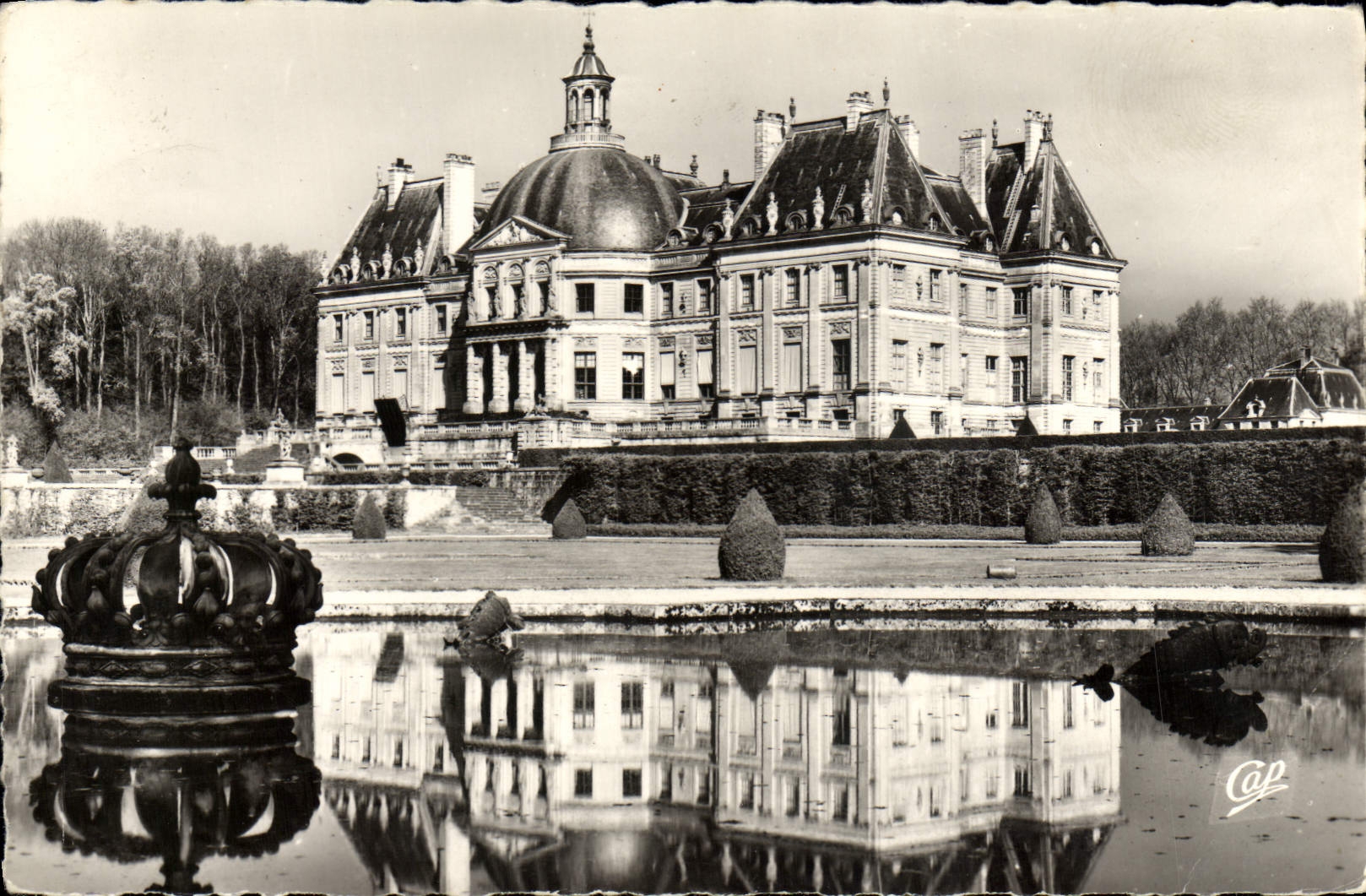 MODERN CARD Environ of Melun Be worth the Viscount Reflection of the castle in the basin