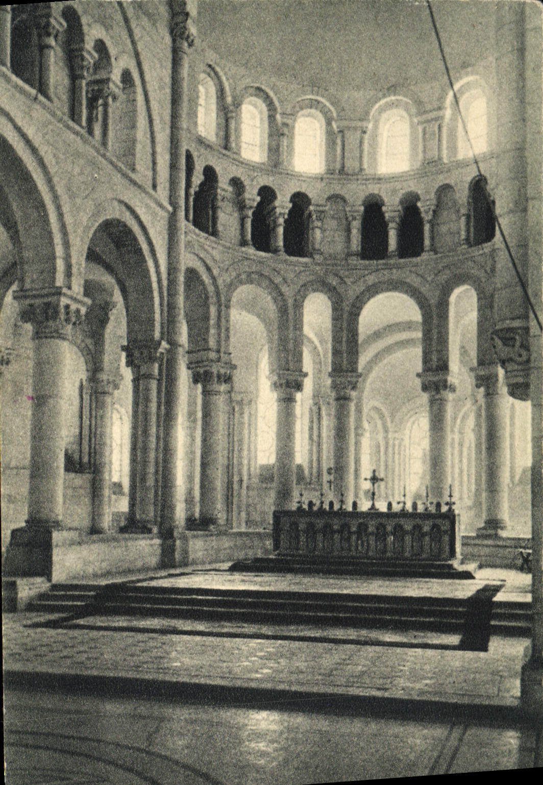 CPA Fontgombault L'Eglise Abbatiale 