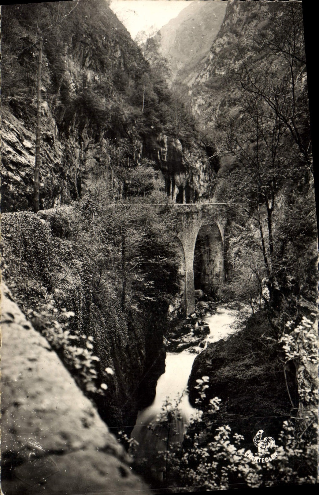 CPM Eaux Chaudes Le Pont et la Cascade du Hourat