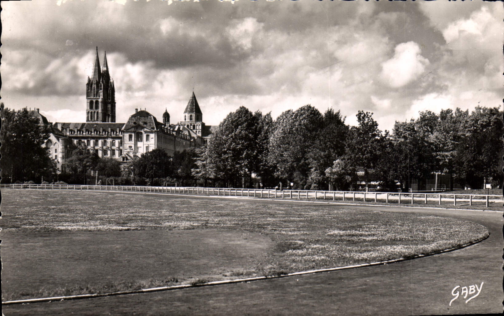 CPM Caen Stade Helitas et l'Abbaye aux Hommes