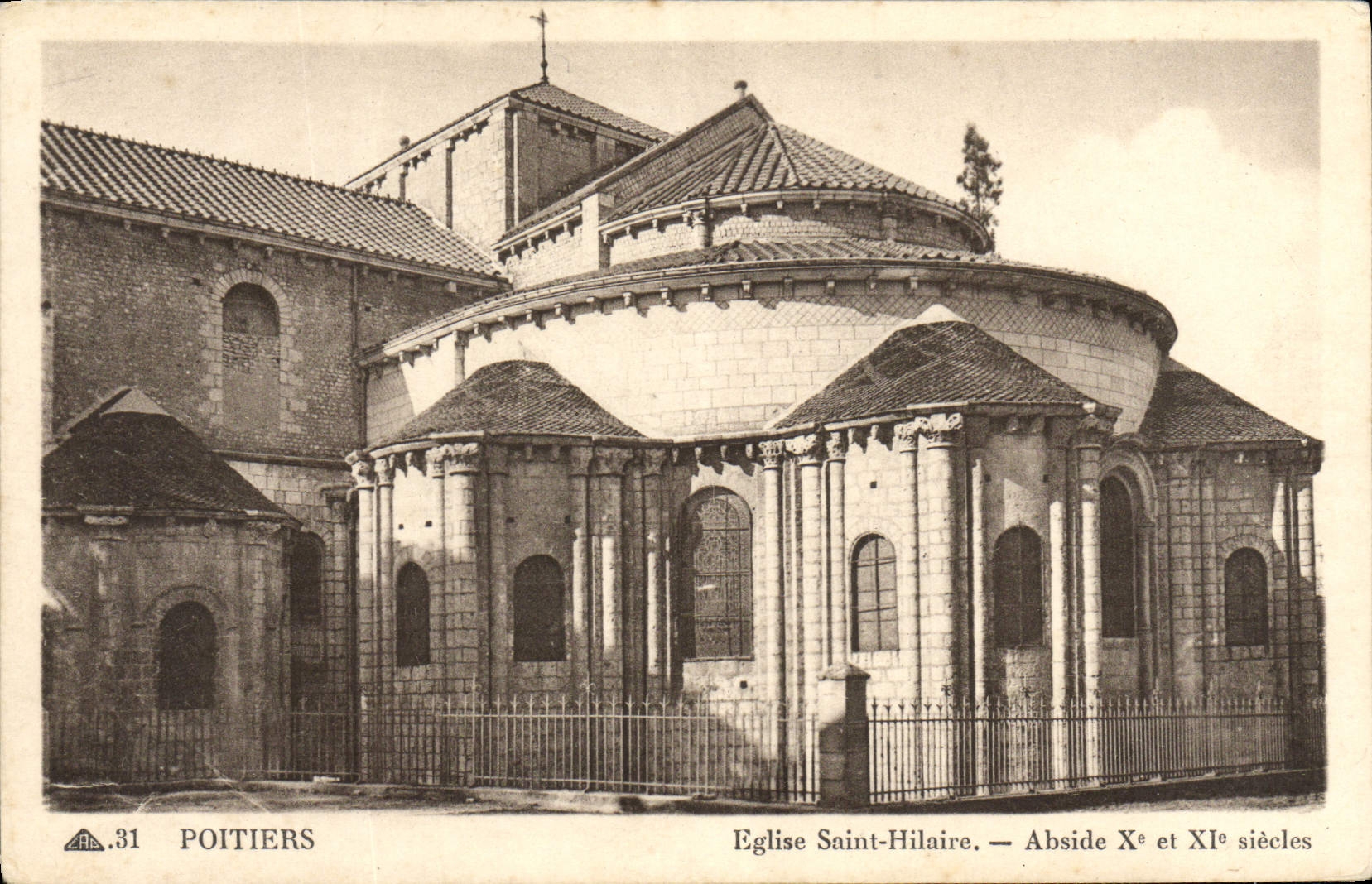 CPA Poitiers Eglise Saint Hilaire Abside