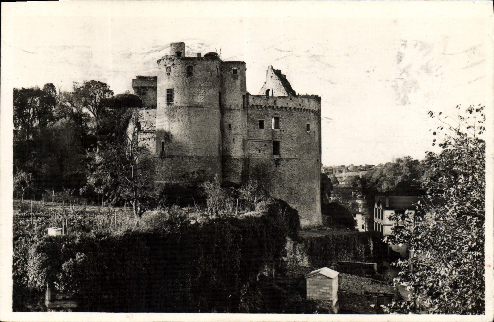 MODERN CARD Clisson Old Castle