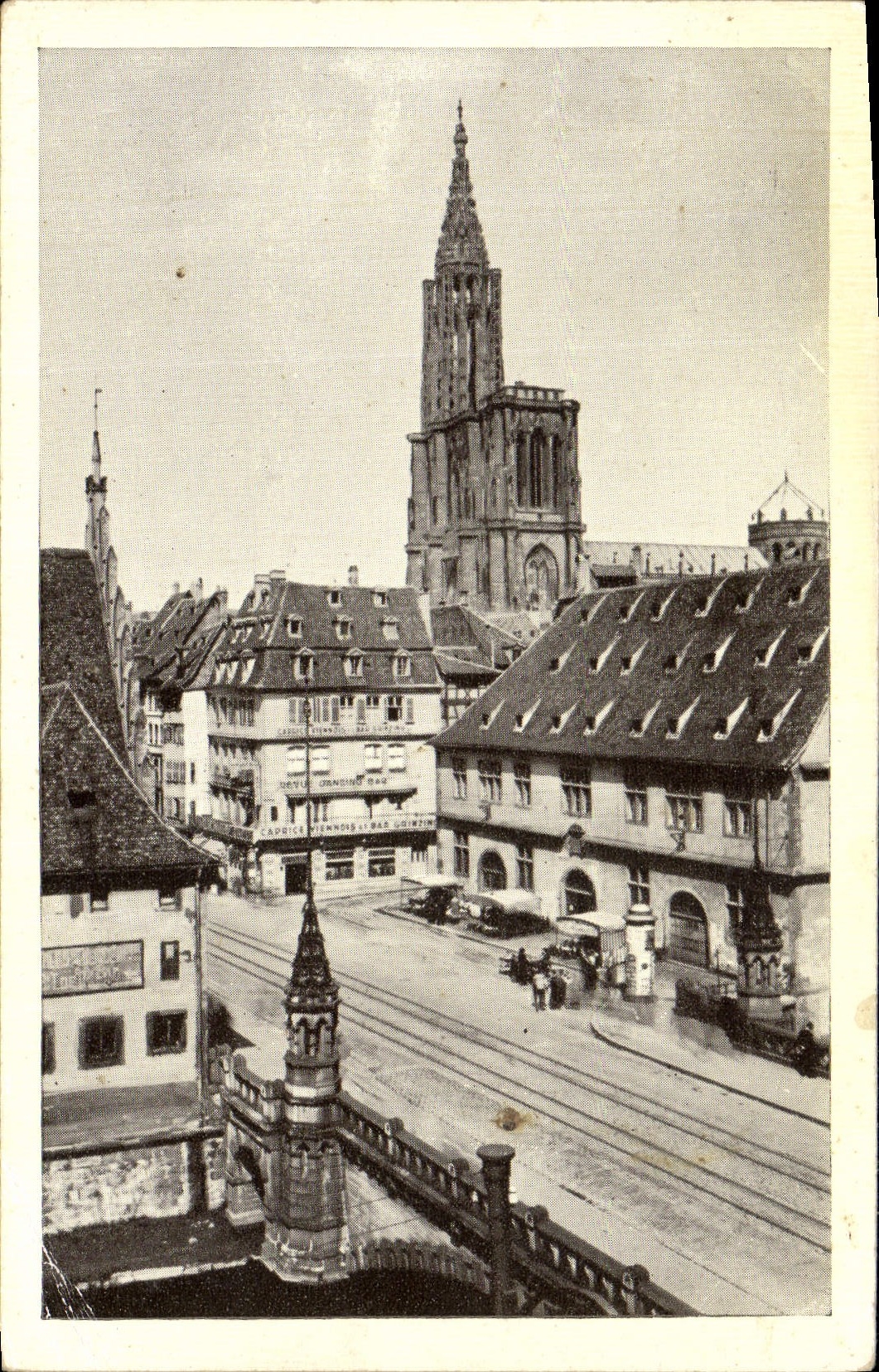 Puente de Estrasburgo de la POSTAL de la VENDIMIA de la ménsula y de la catedral