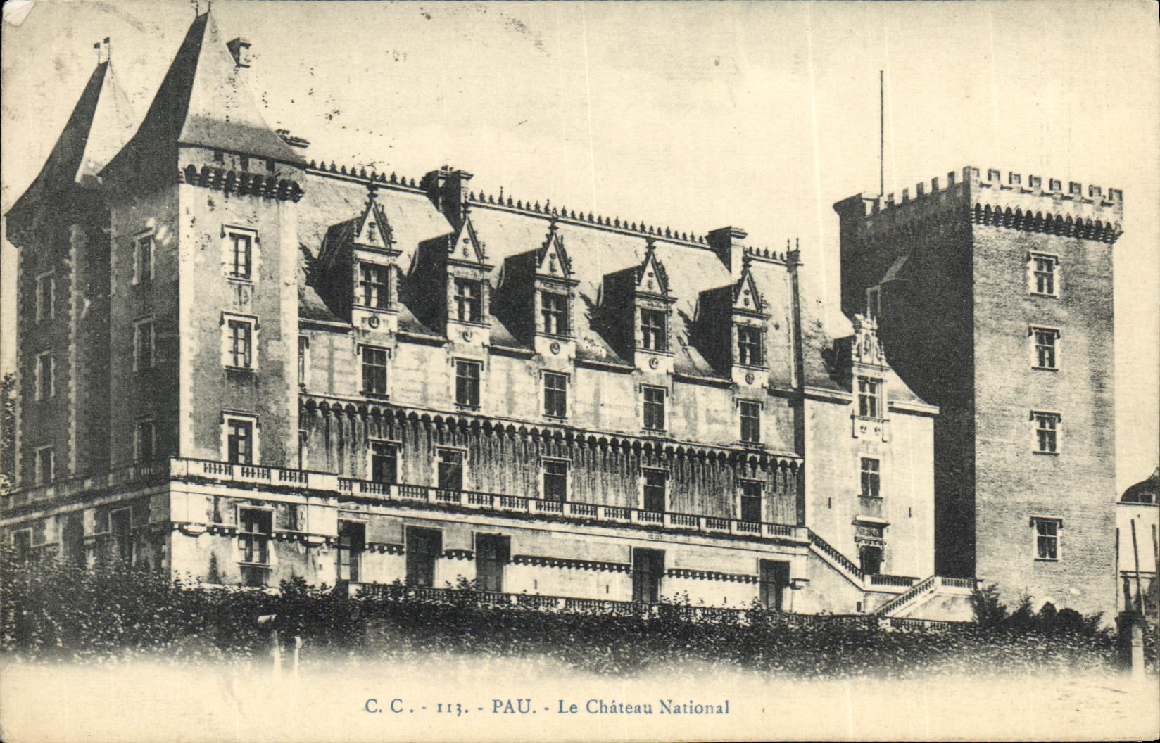 VINTAGE POSTCARD Pau the National Castle