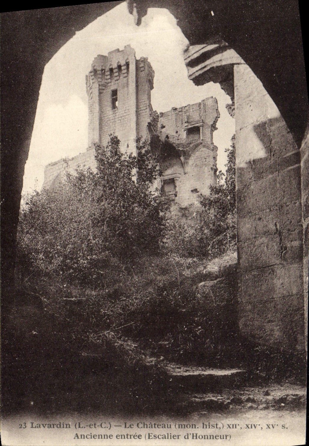 CPA Lavardin Le Chateau Ancienne entree Escalier d'honneur 