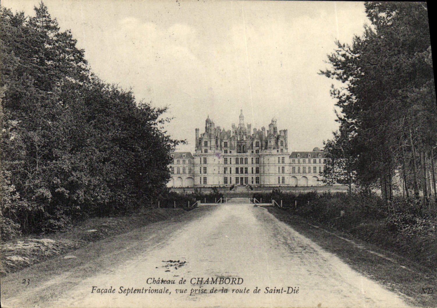 CPA Chambord Le Chateau Facade septentrionale Vue prise de la route de Saint Die