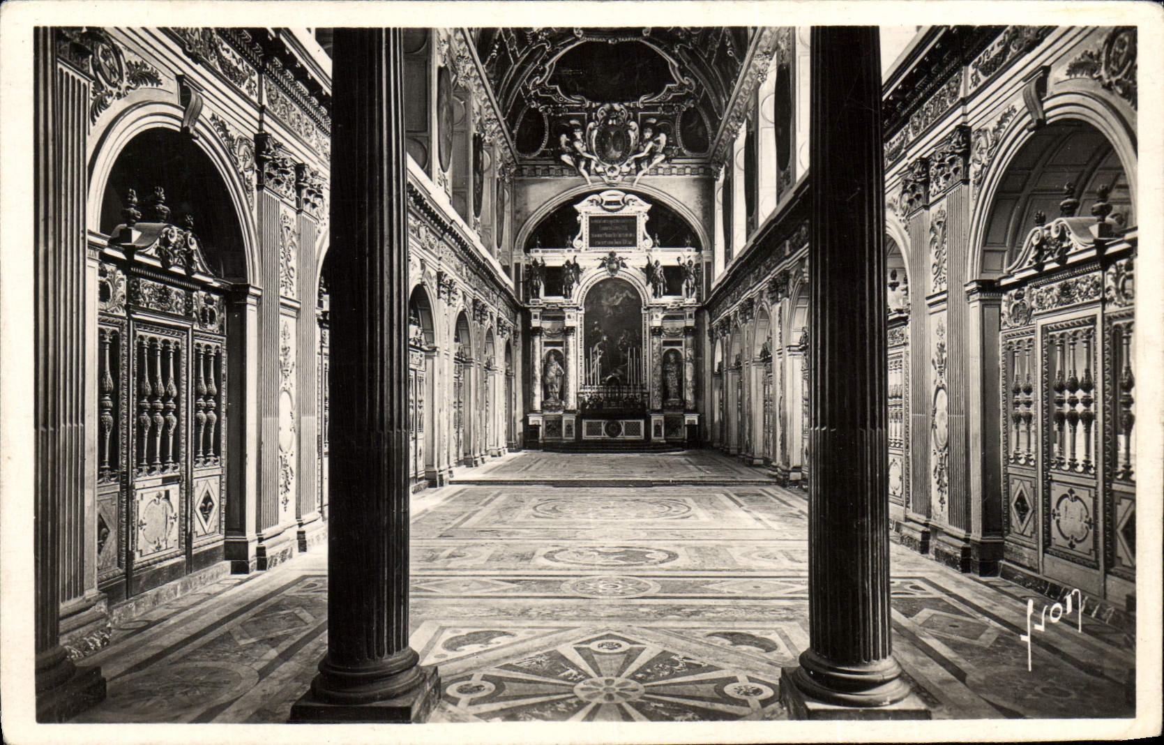 VINTAGE POSTCARD Palate De Fontainebleau La Chapelle