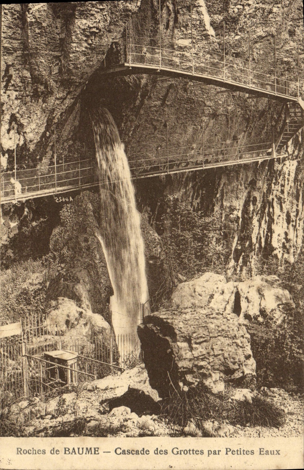 CPA Roches de Baume Cascade des Grottes par Petites Eaux