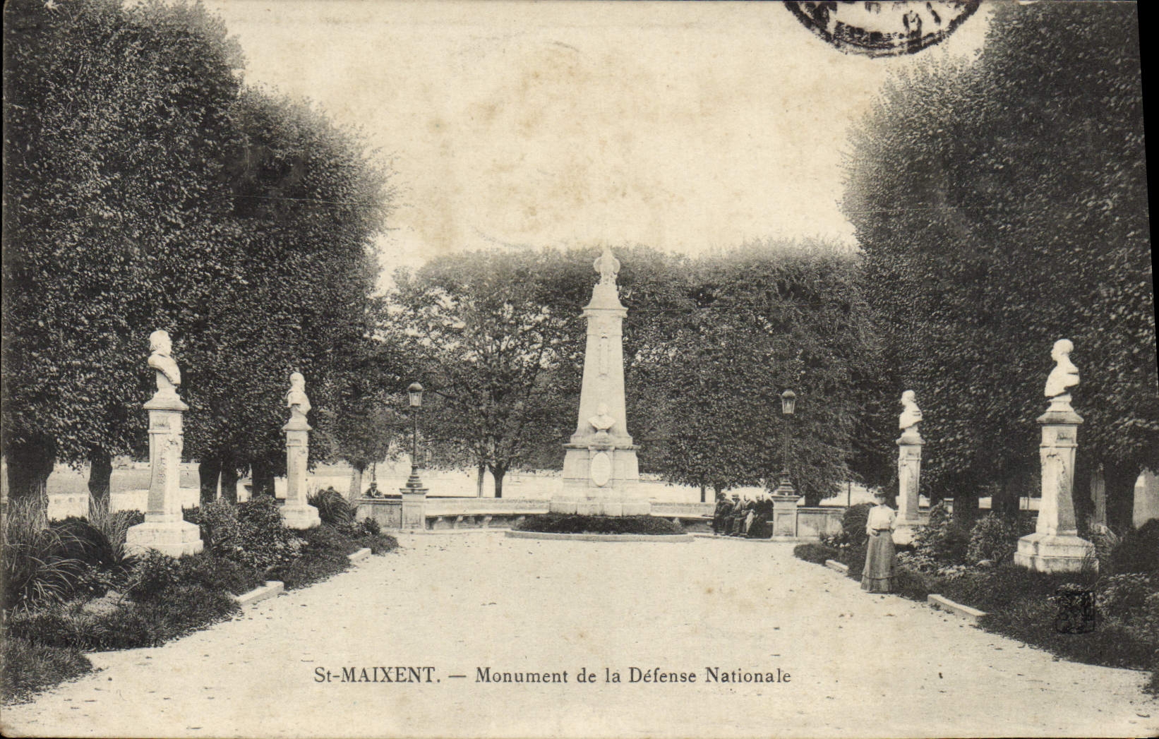 CPA St Maixent Monument de la Defense Nationale Militaria