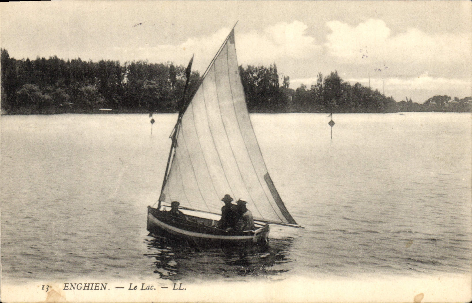 CPA Enghien Le Lac Bateau