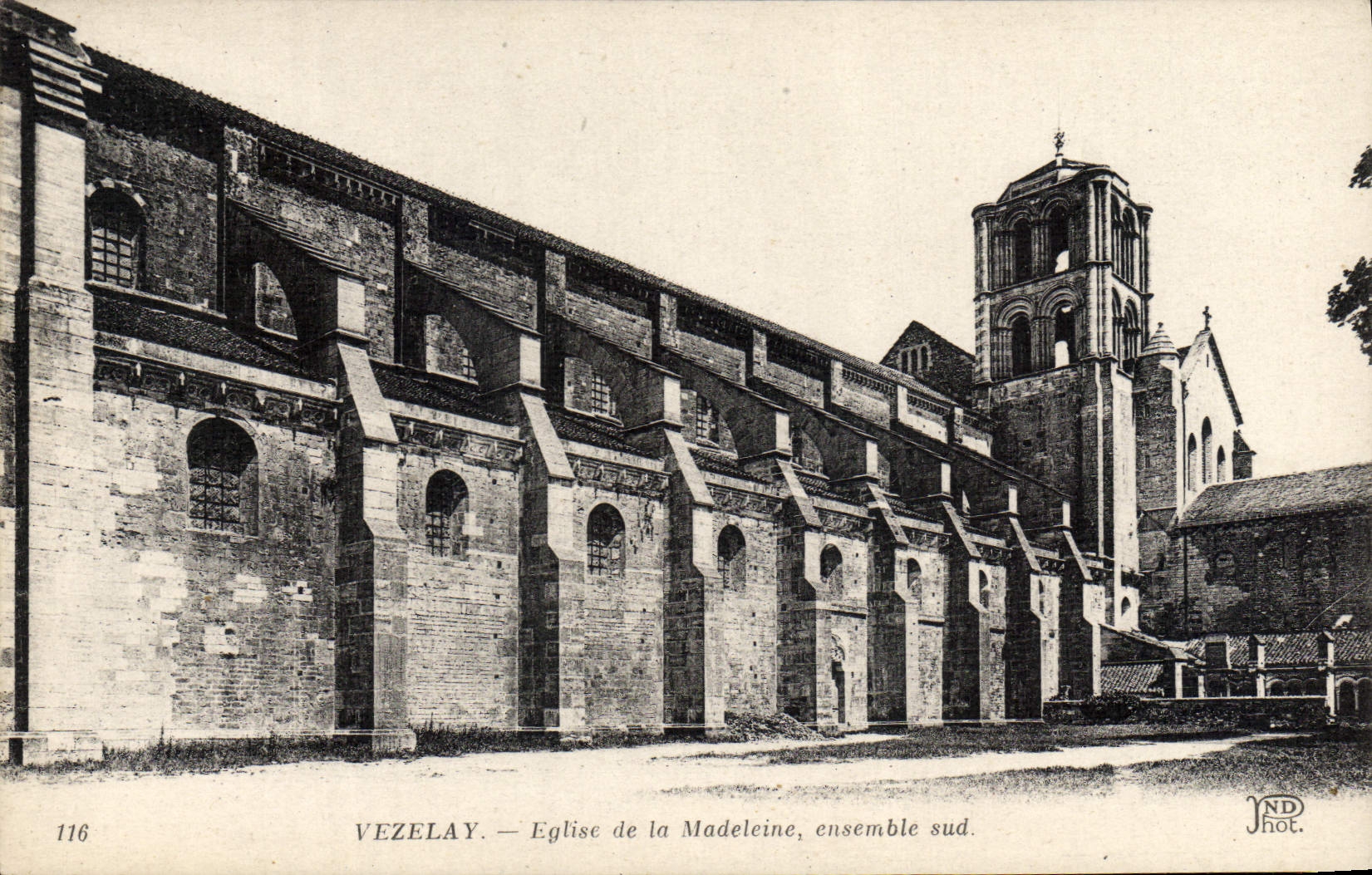 CPA Vezelay Eglise de la madeleine ensemble sud