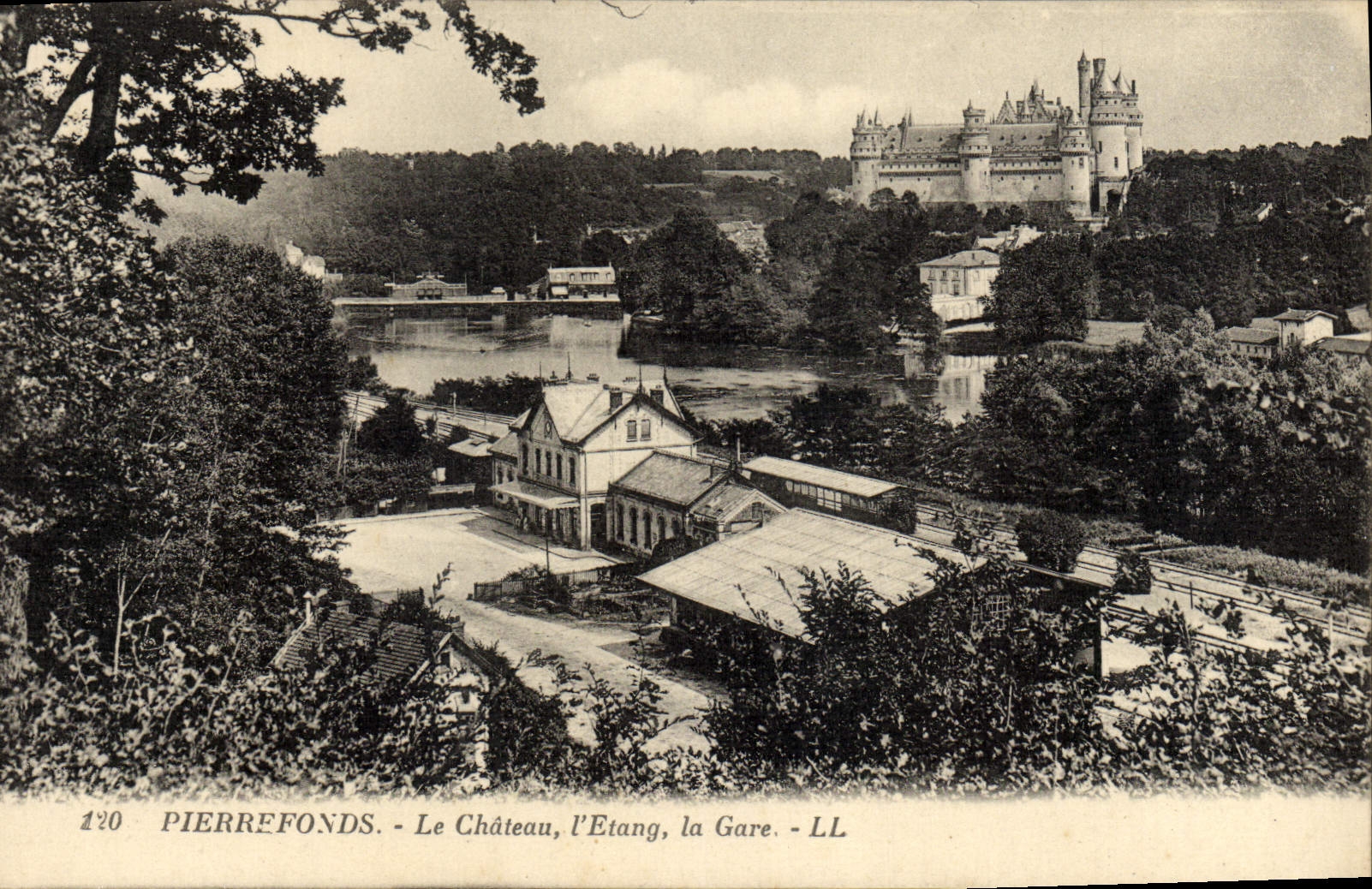 CPA Pierrefonds Le Chateau l'Etang la Gare