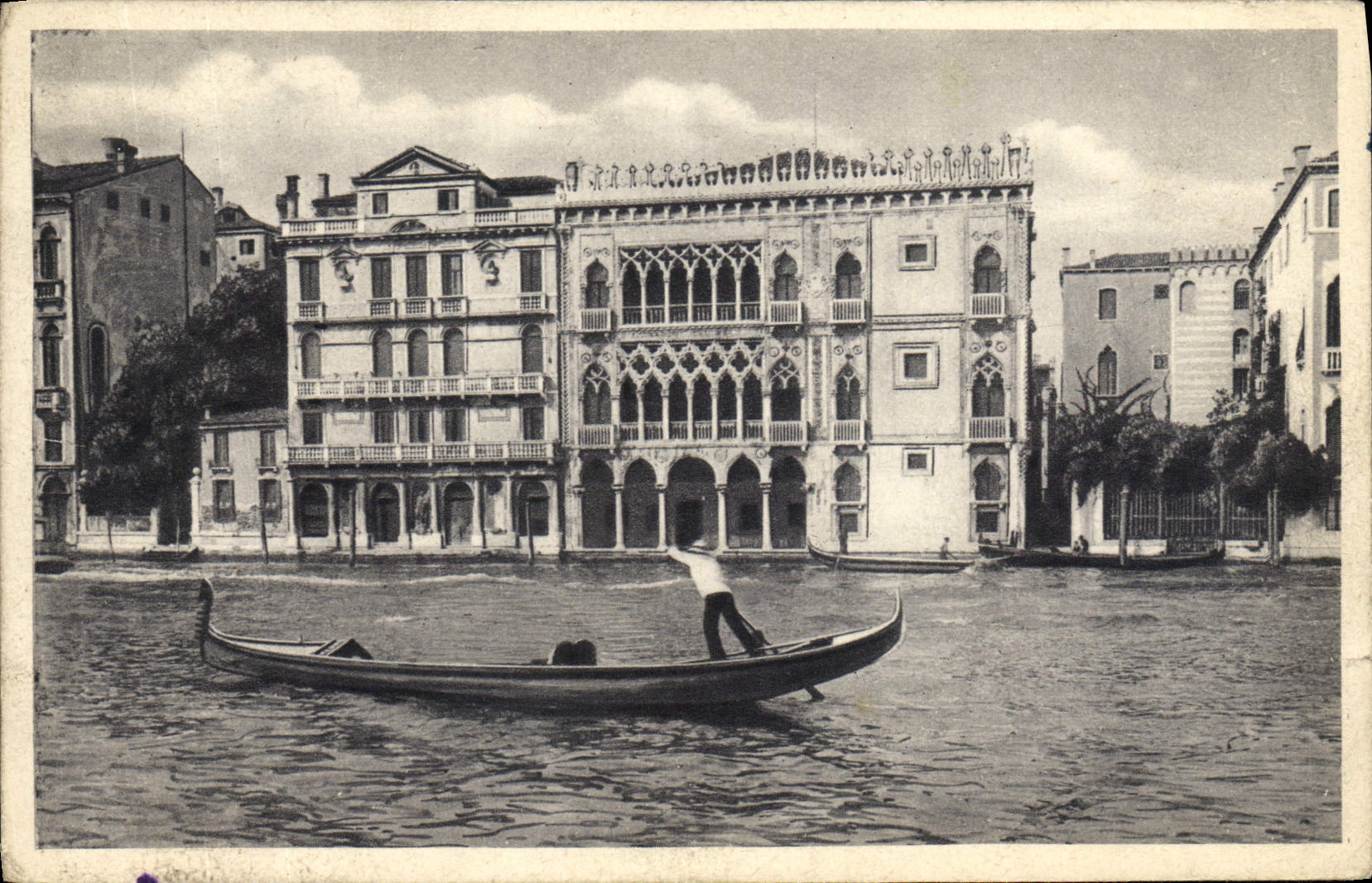 VINTAGE POSTCARD Venezia Ca of Oro