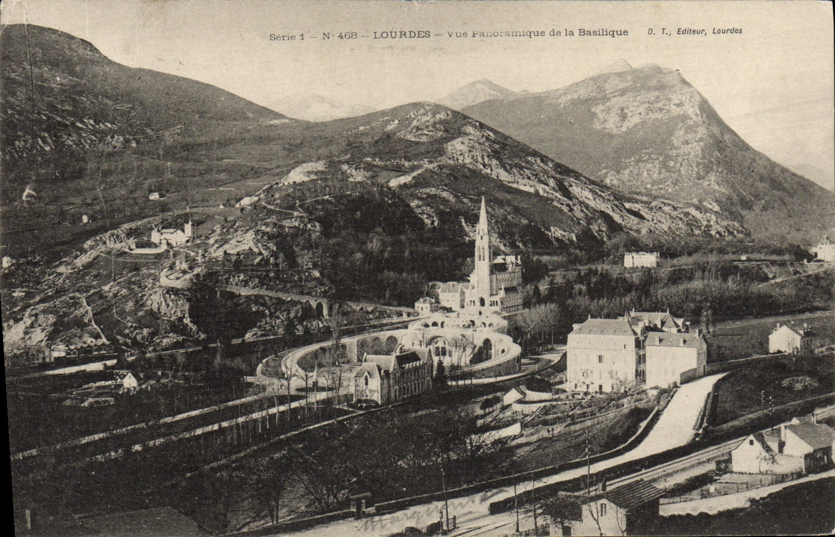 VINTAGE POSTCARD Heavy Panoramic View of the Basilica