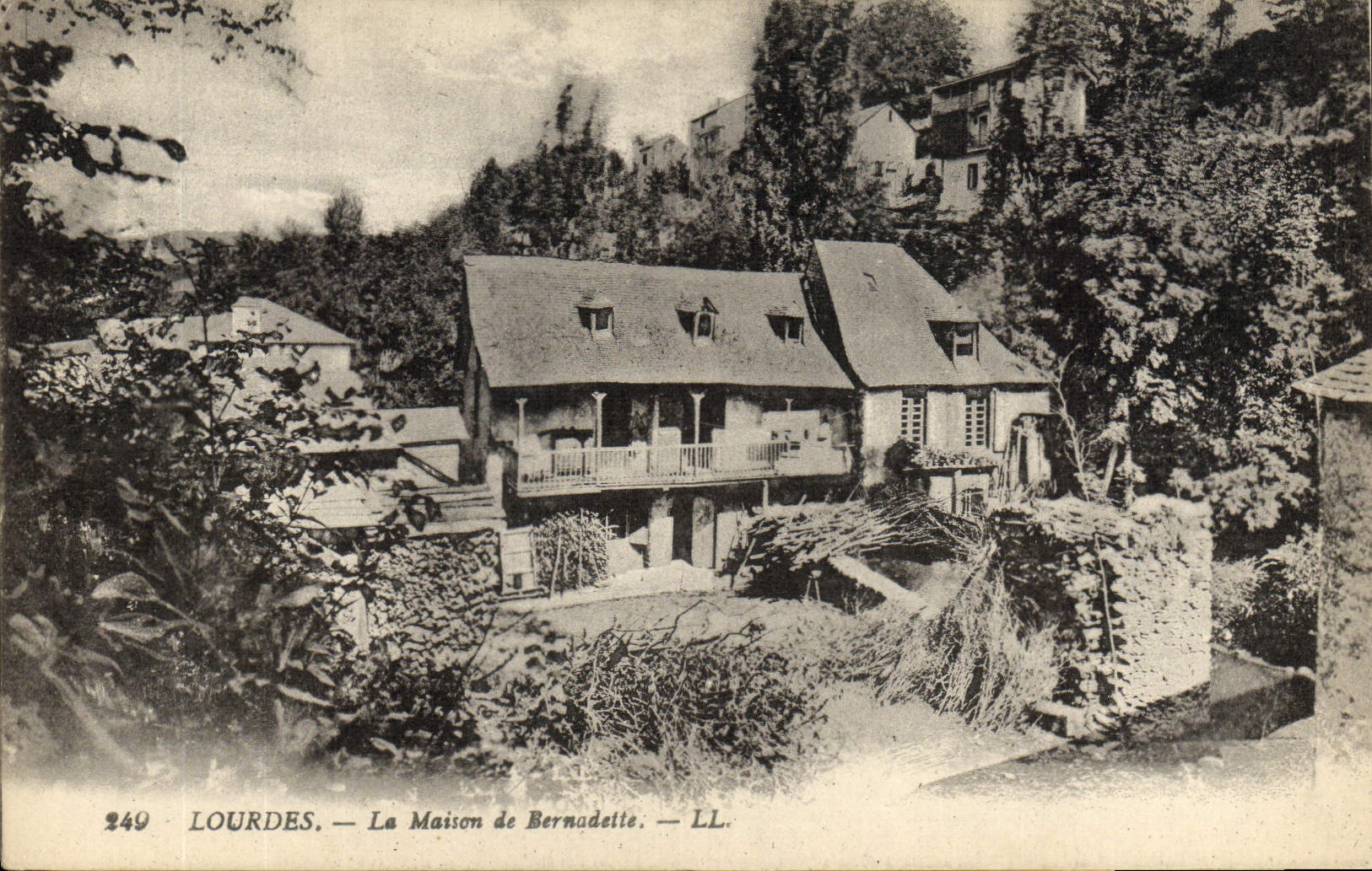 VINTAGE POSTCARD Heavy the House of Bernadette