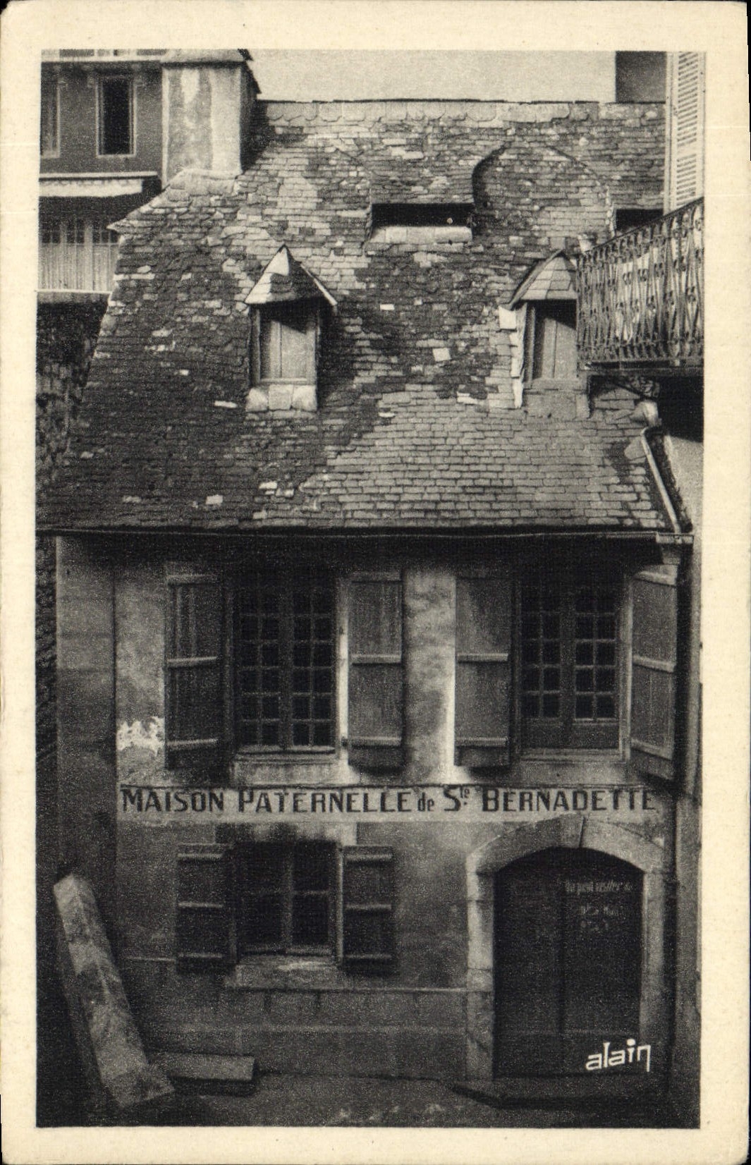 VINTAGE POSTCARD Heavy the Paternal House of Barnadette