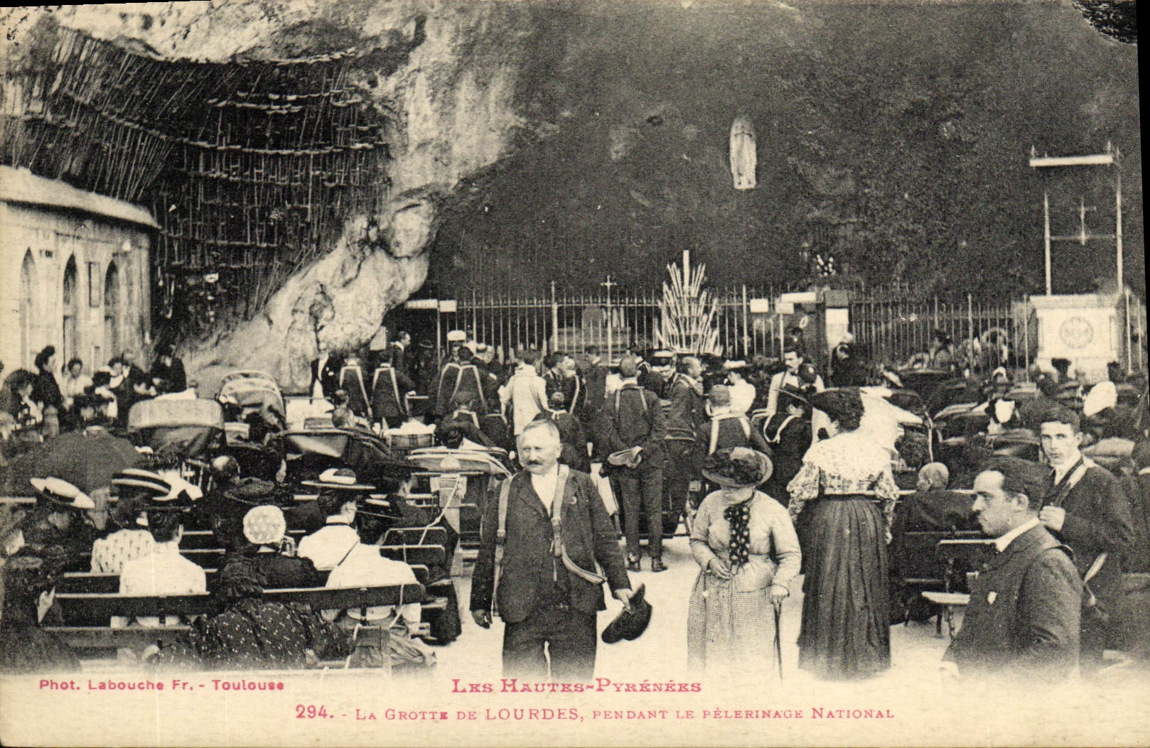 VINTAGE POSTCARD Heavy the Cave of Doors during the national pilgrimage