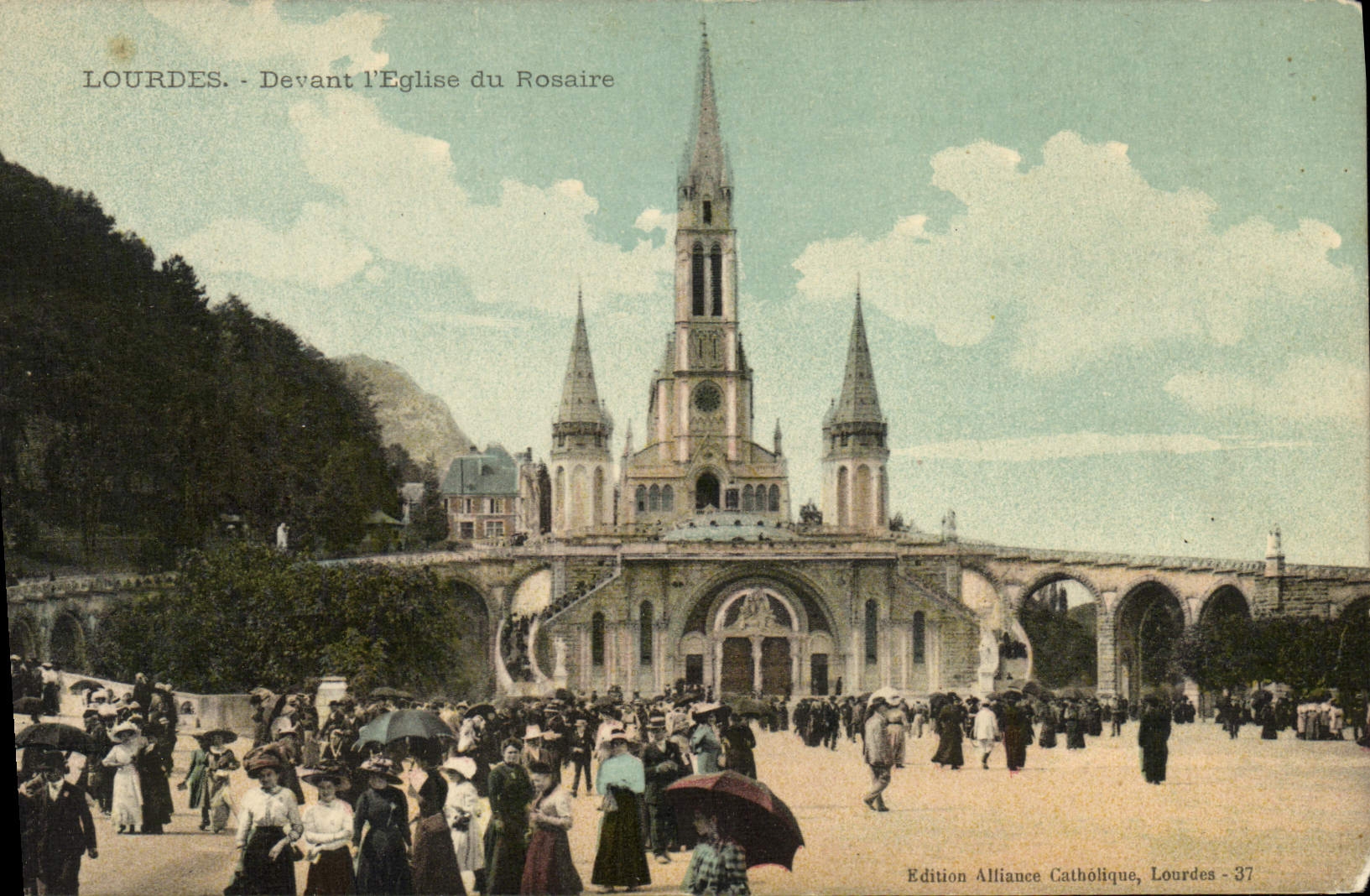 VINTAGE POSTCARD Heavy In front of the Church of the Rosary