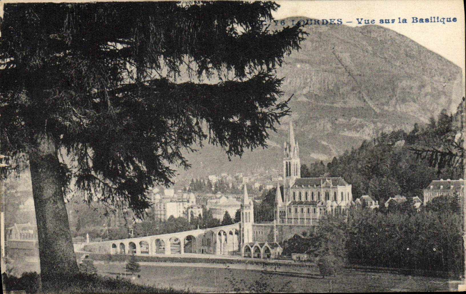 VINTAGE POSTCARD Heavy Sight on the Basilica