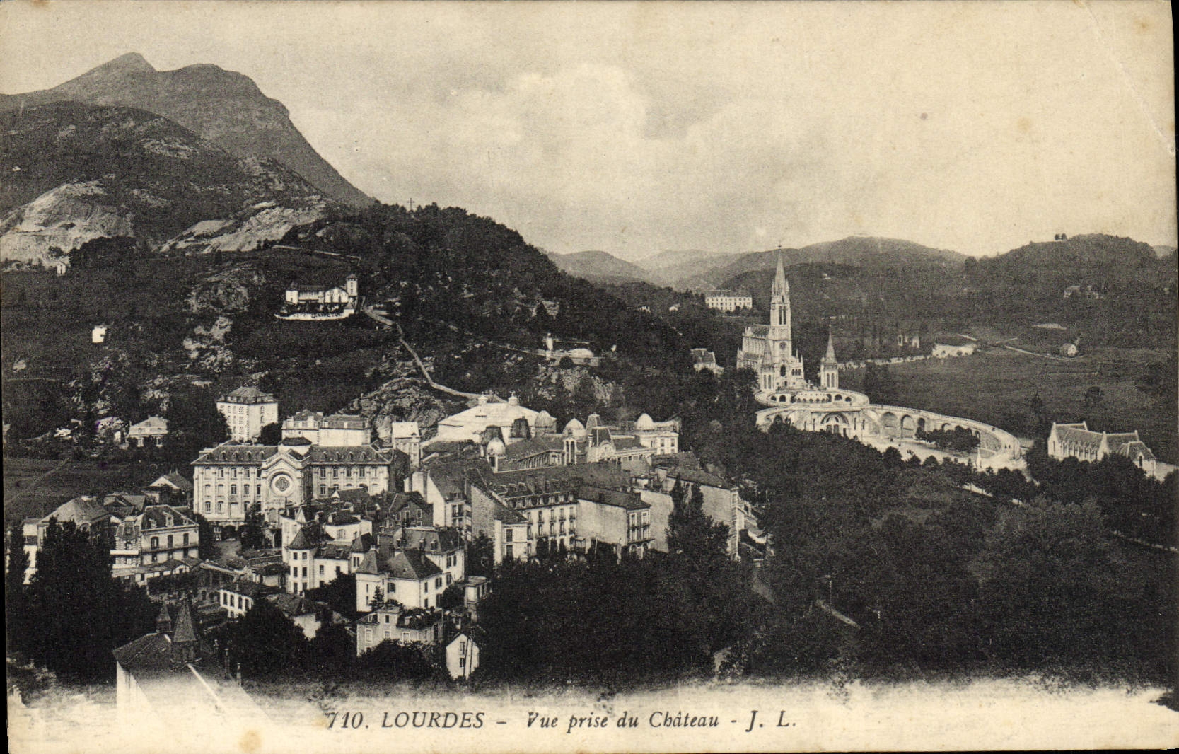 VINTAGE POSTCARD Heavy Seen from of the Castle