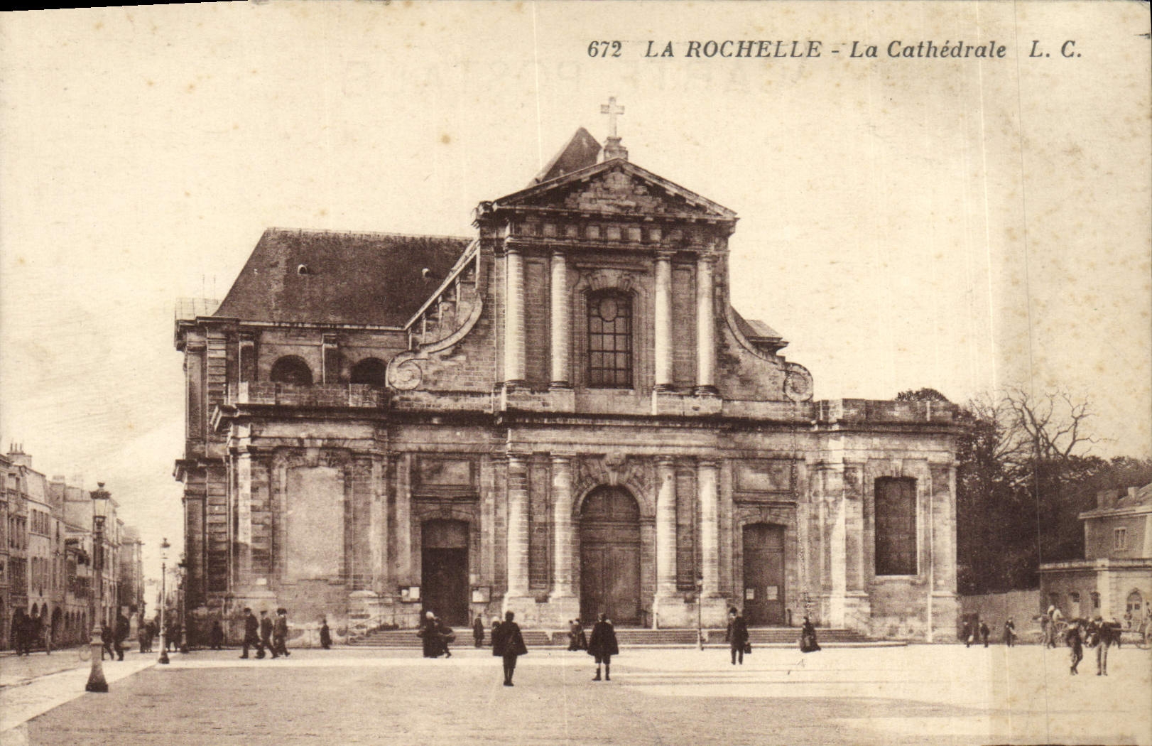 VINTAGE POSTCARD La Rochelle the cathedral