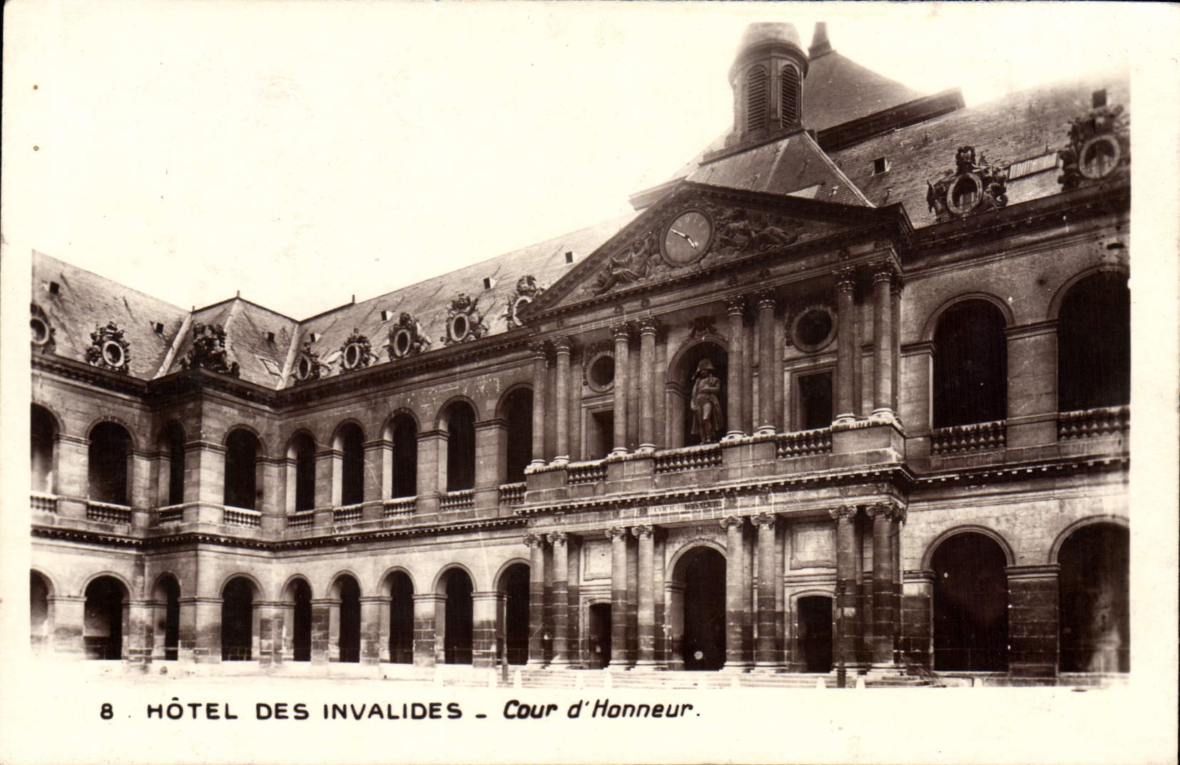VINTAGE POSTCARD Hotel Of the Invalids Main courtyard