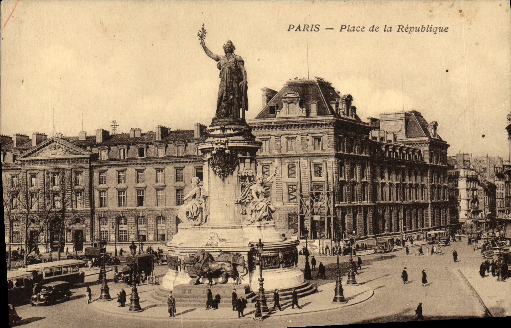 CPA Paris Place de la Republique Lion