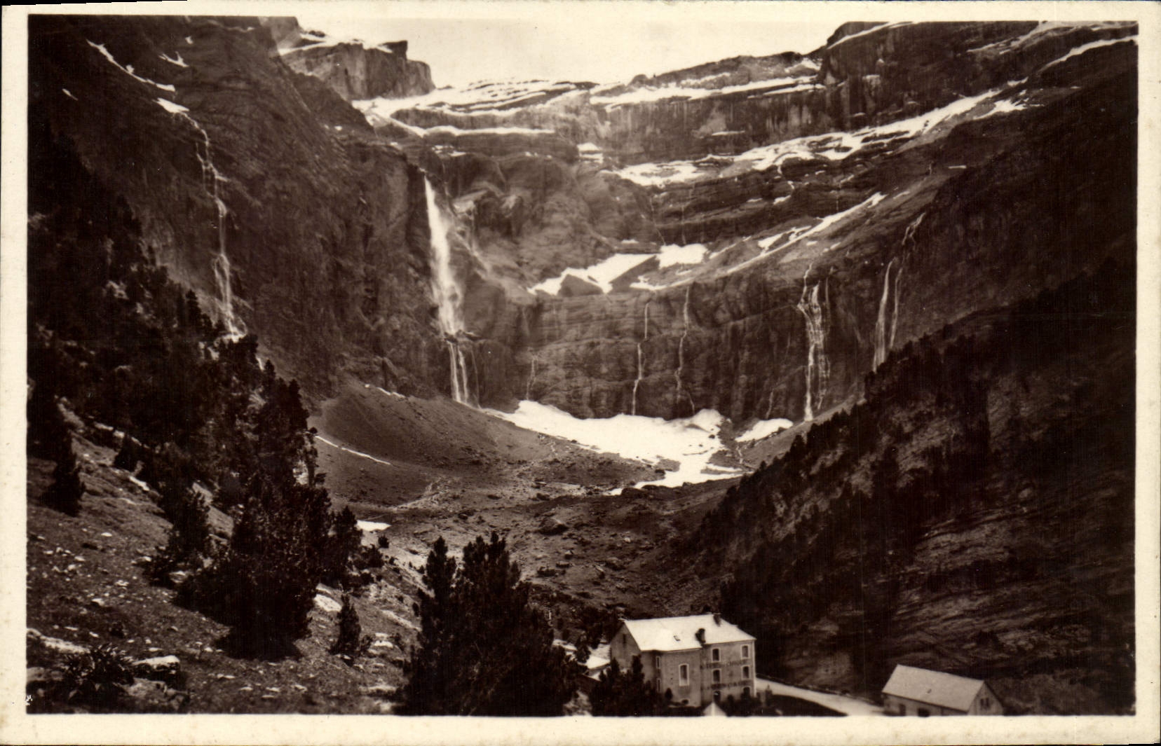 CPA Gavarnie Le cirque et l'Hotel