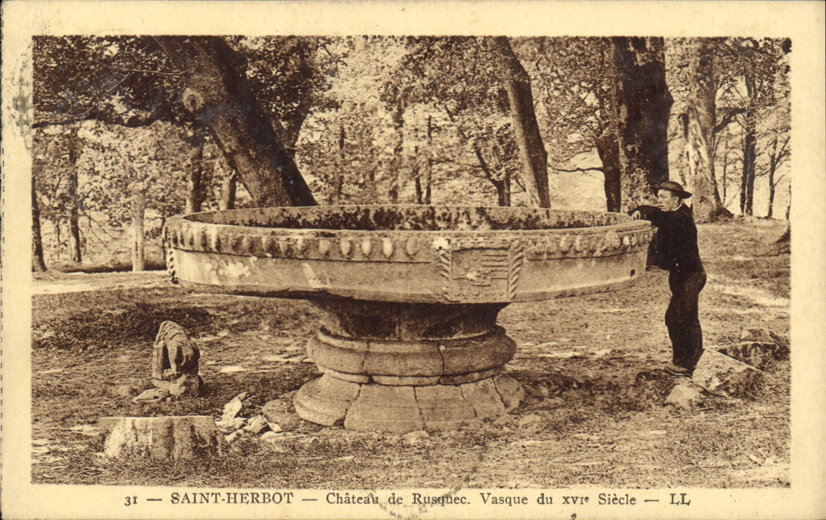 VINTAGE POSTCARD Holy Herbot Castle De Rusquec Basin Of 16th