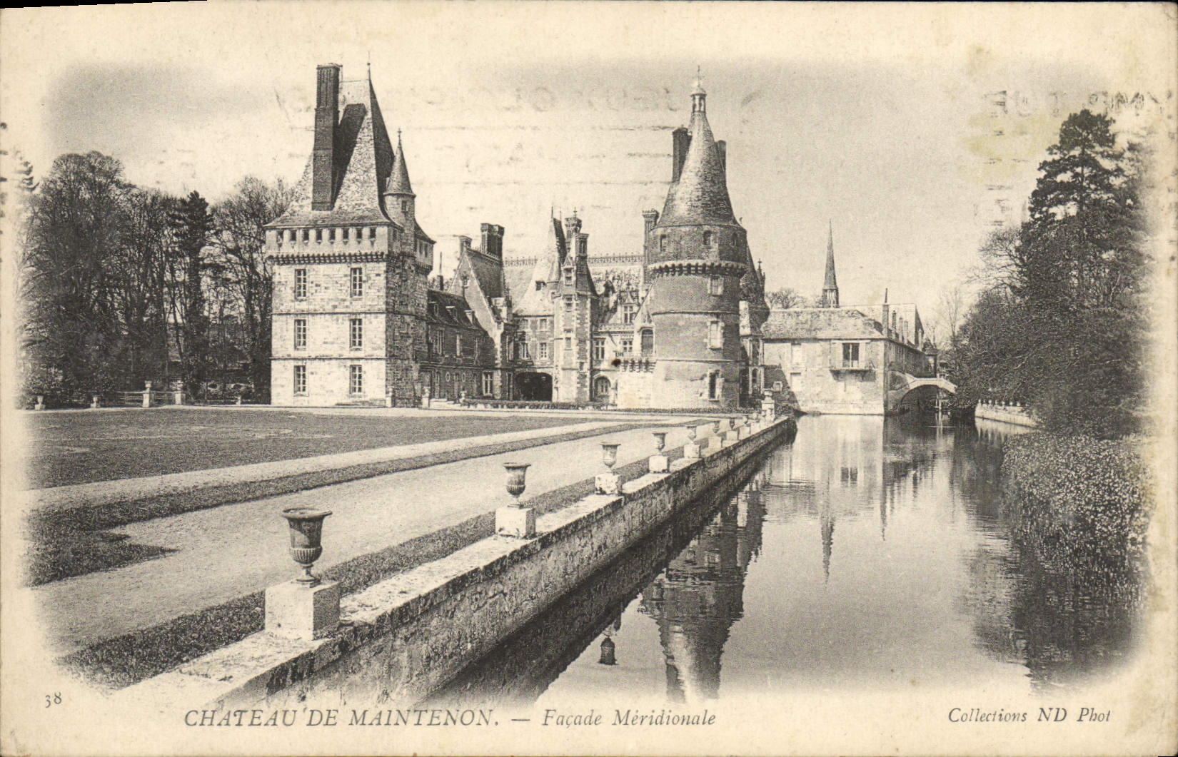 Ataque frontal de Castle De Maintenon Southernmost de la POSTAL de la VENDIMIA