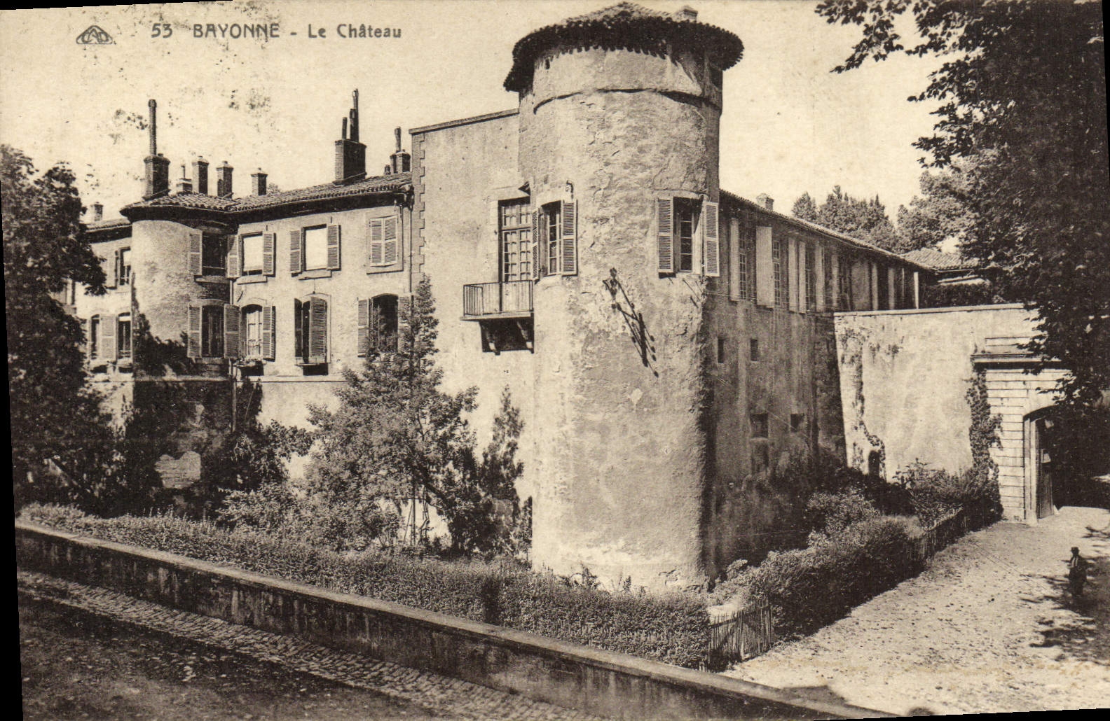 VINTAGE POSTCARD Bayonne the Castle