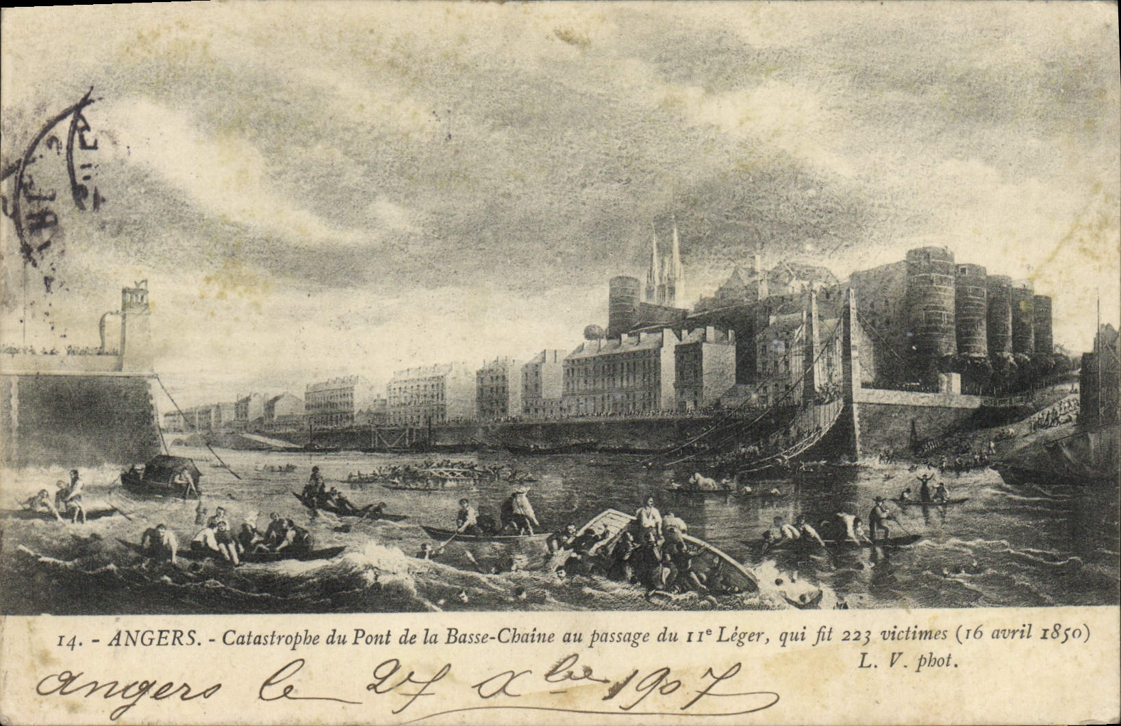 La POSTAL de la VENDIMIA encoleriza la catástrofe del puente de la cadena baja al paso de la 11ma luz una