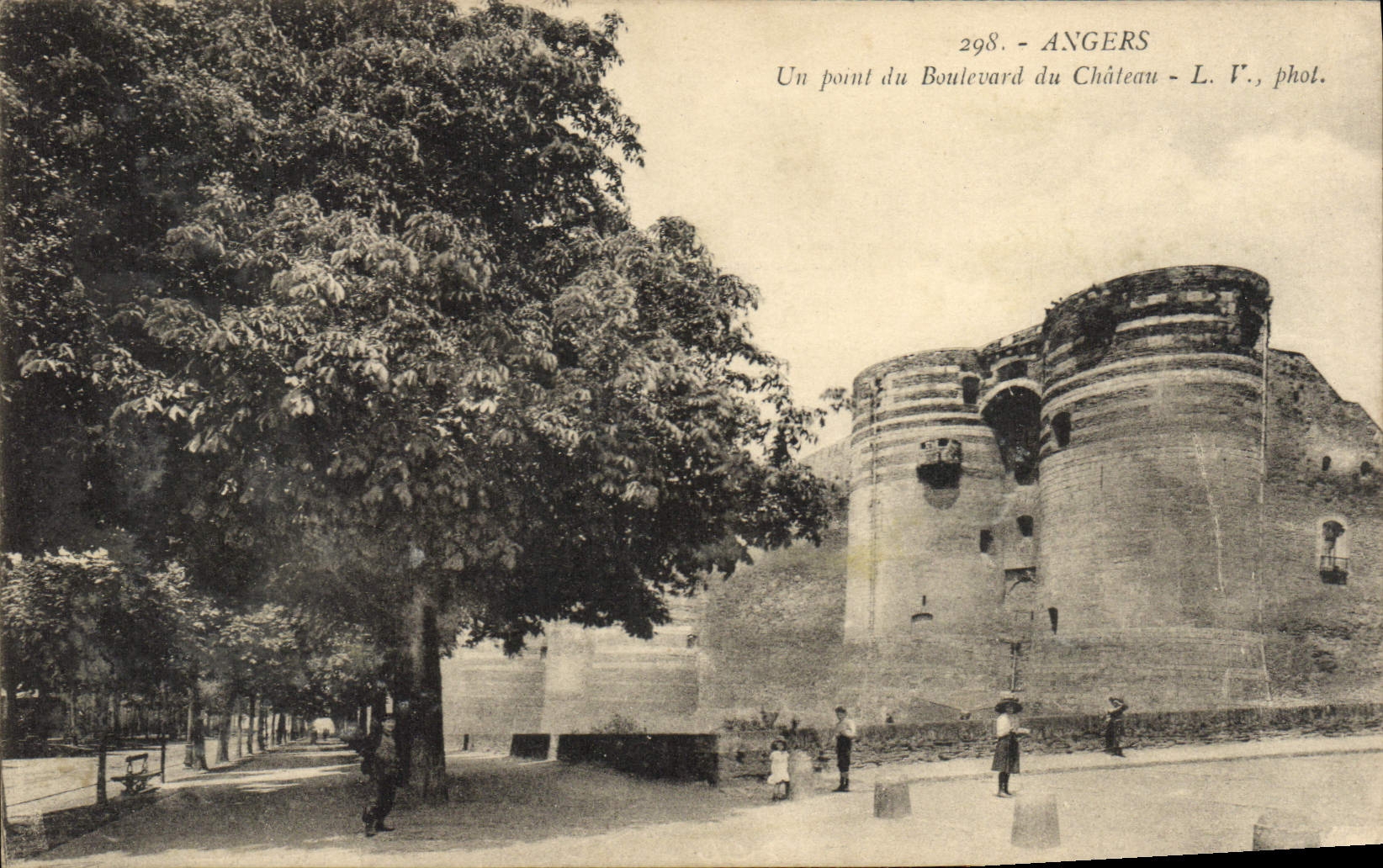 La POSTAL de la VENDIMIA encoleriza un punto del bulevar de Choteau