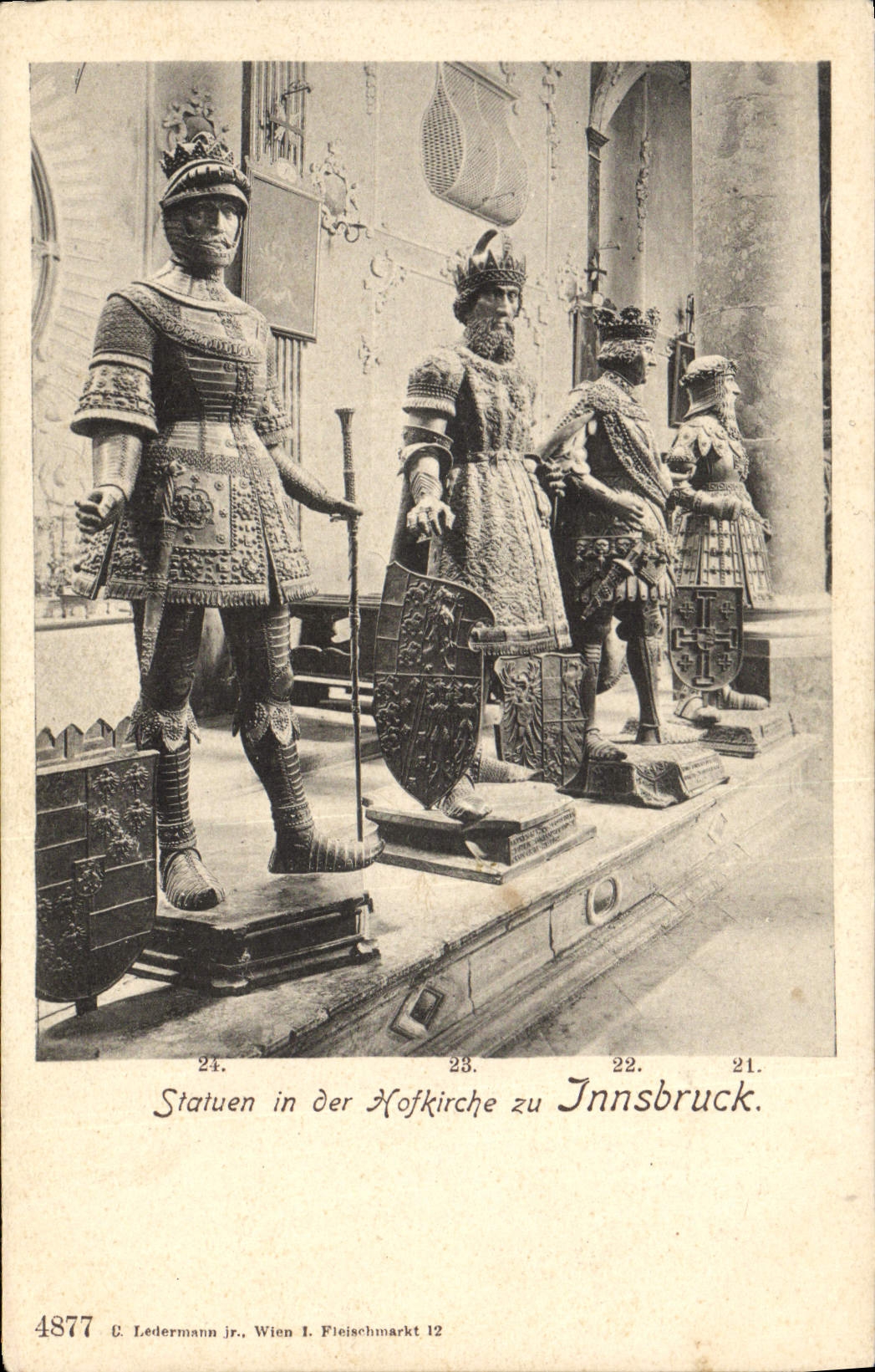 CPA Statuen In Der Holkirche Zu Innsbruck Militaria