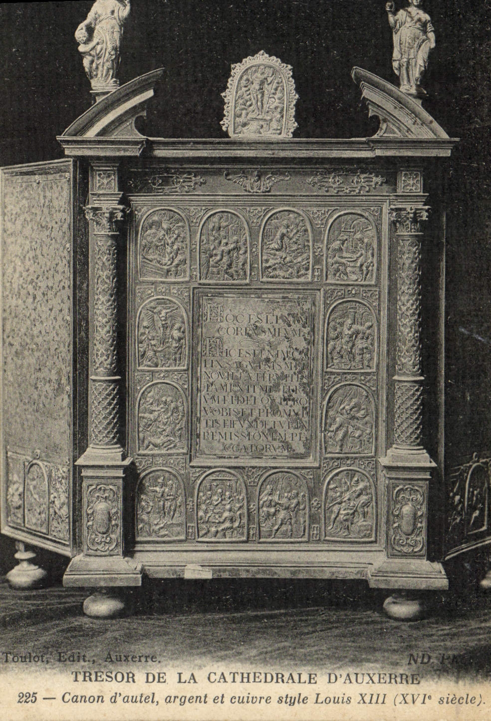 CPA Tresor De La Cathedrale D'Auxerre canon d'autel argent et cuivre Style Louis XIII
