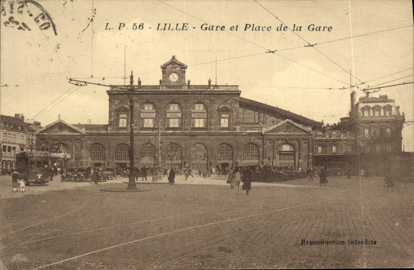 CPA Lille Gare Et Place De La gare Tramway