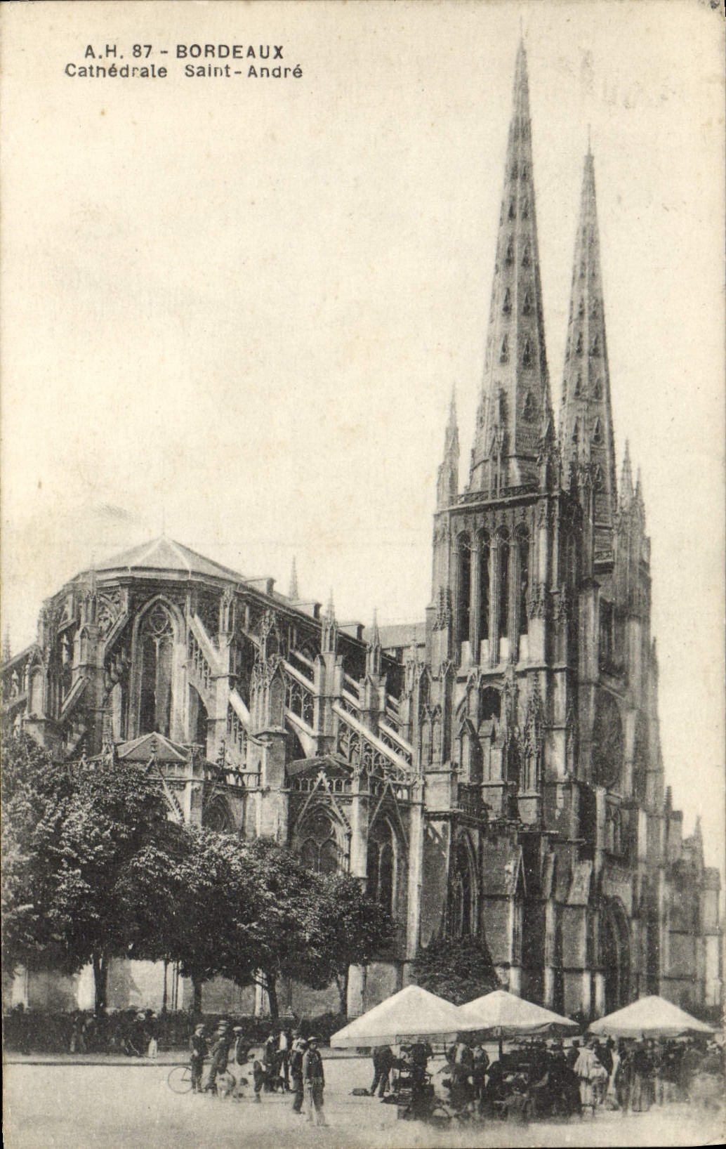 VINTAGE POSTCARD Bordeaux Cathedral Saint Andre Marche