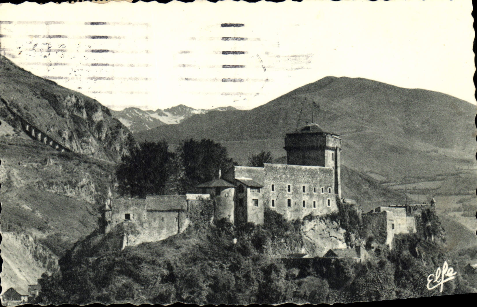 VINTAGE POSTCARD Heavy the fort and the Valley of Argeles